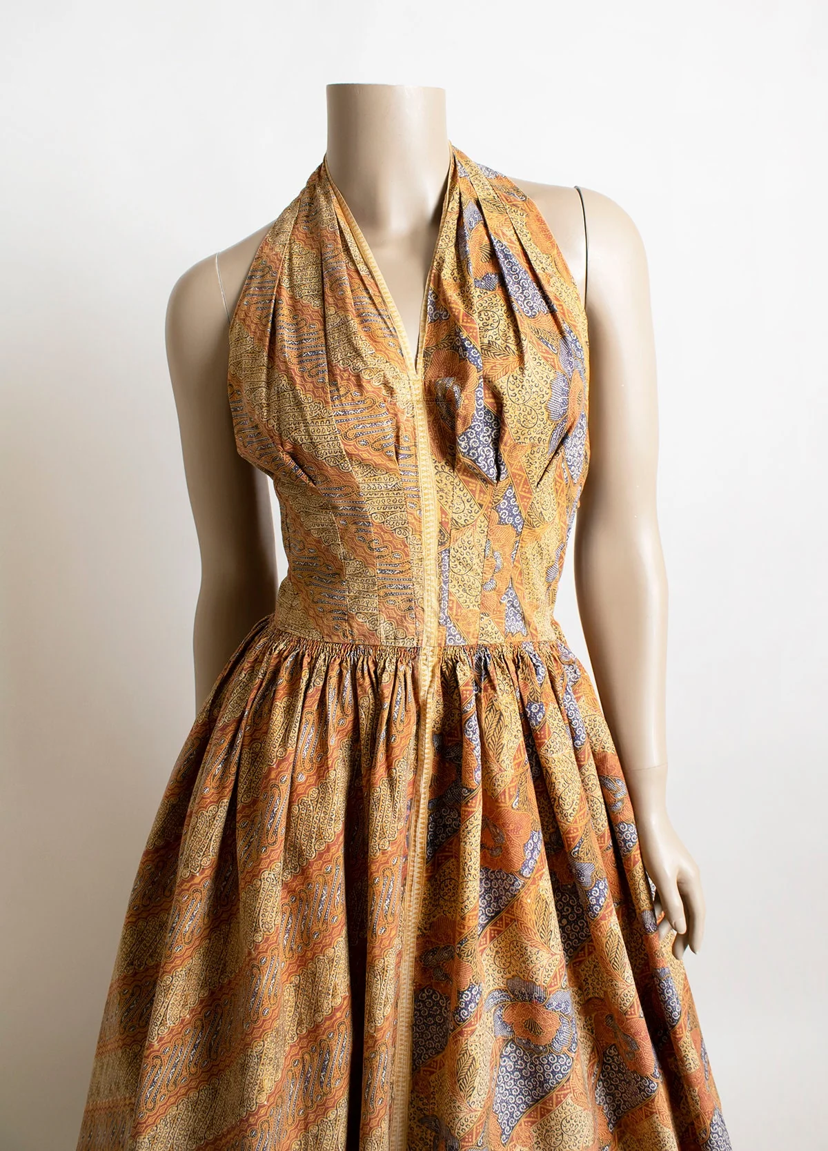 Vintage 50s Halter Tropical Style Paisley Batik Print Cotton Full Skirt Summer Day Dress Warm Tone Orange Brown - Image 7