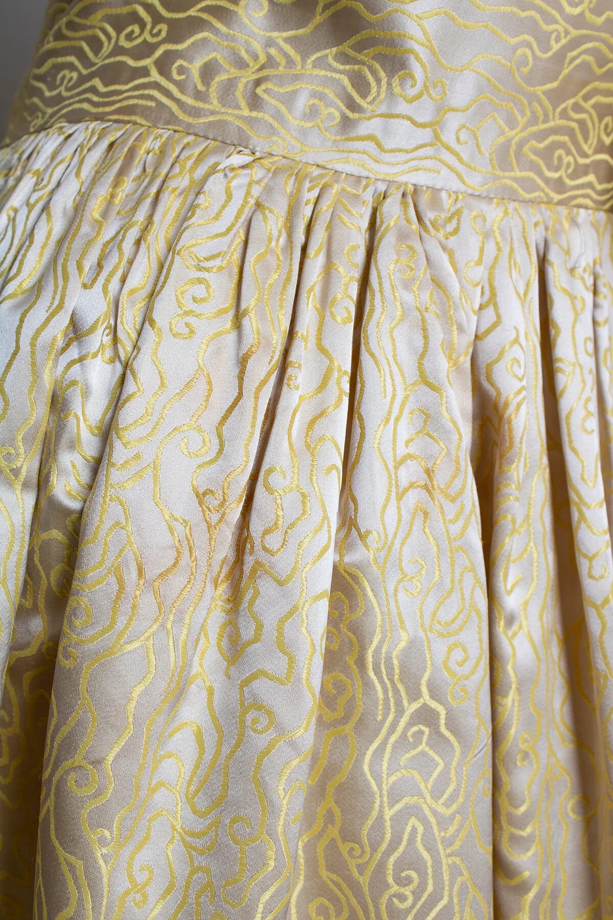 Vintage 50s Light Golden Yellow Satin Party Dress with Squiggle Velvet Design Rose Flower Hip Formal Evening Small - Image 8