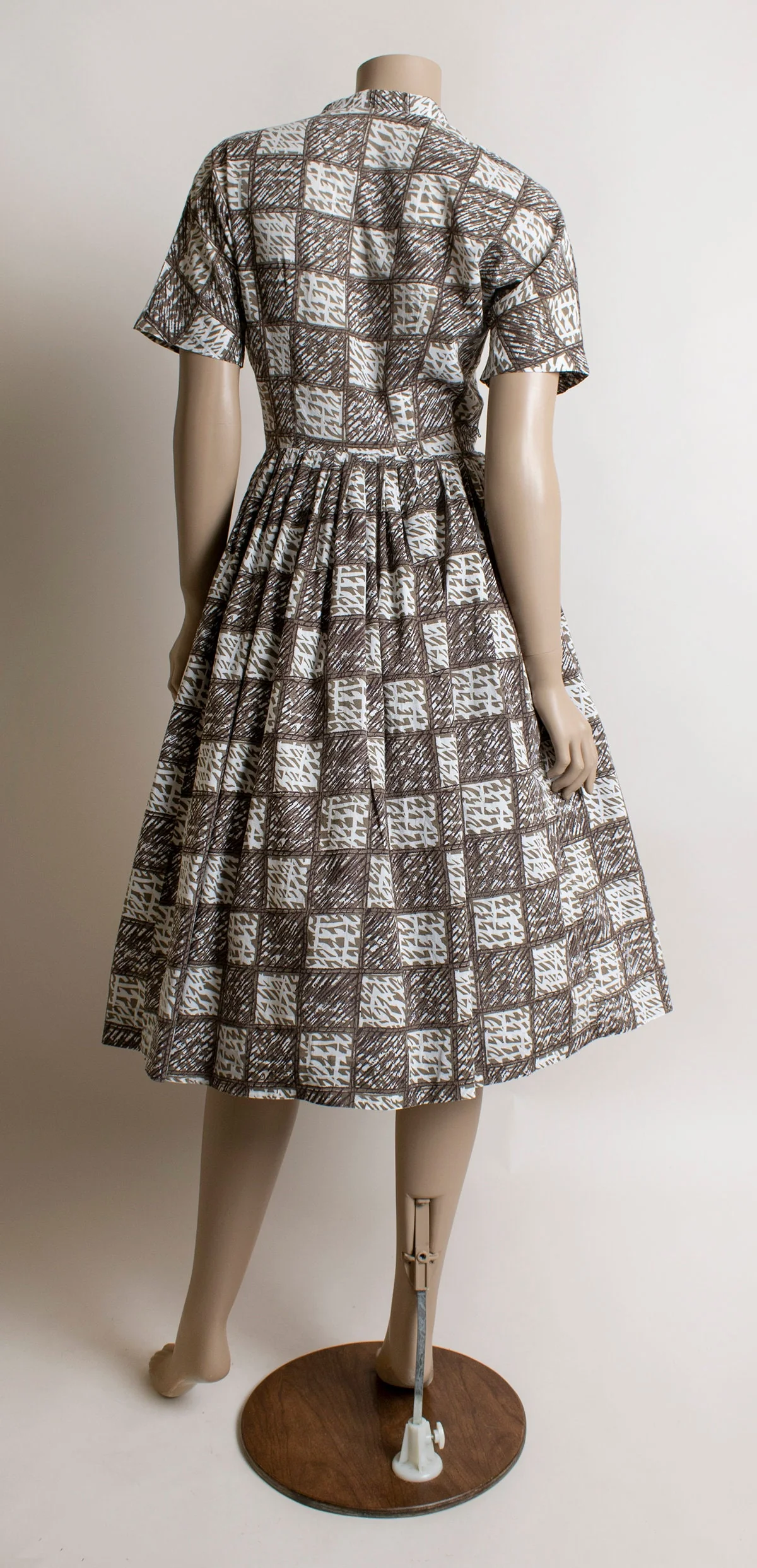 Vintage 50s Light Taupe Brown Black and White Abstract Square Checkered Print Cotton Shirtwaist Midi Dress - Image 2