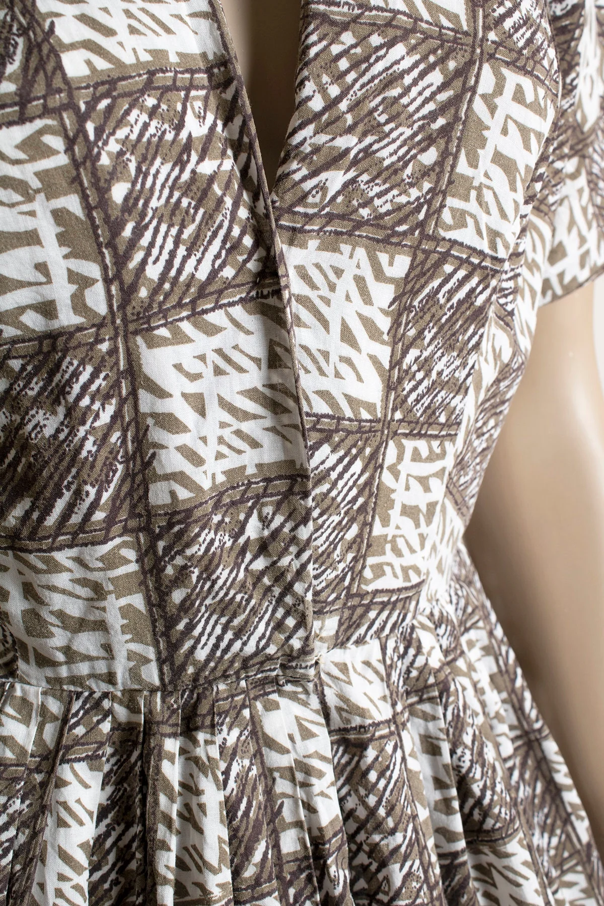 Vintage 50s Light Taupe Brown Black and White Abstract Square Checkered Print Cotton Shirtwaist Midi Dress - Image 7