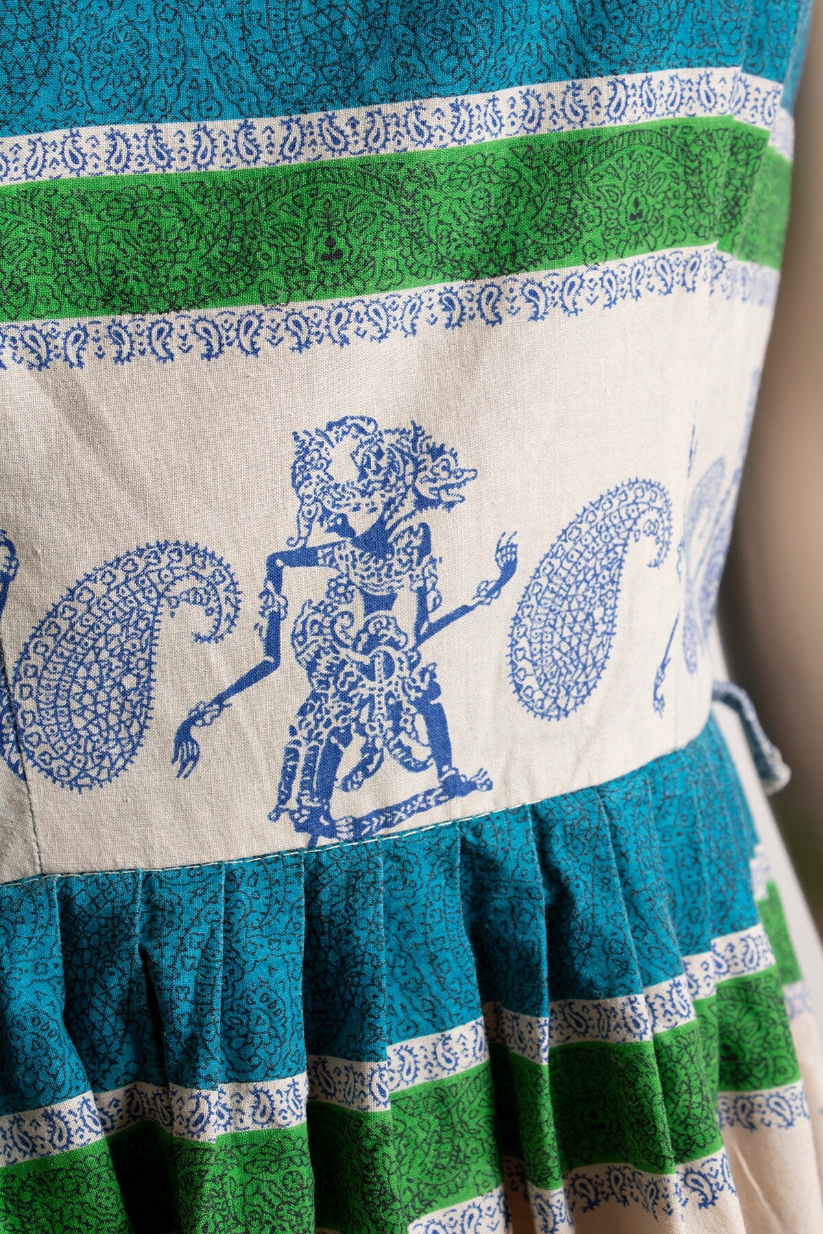Vintage 50s Novelty Print Dress Shadow Puppet and Paisley Print Cotton Day Dress Aqua Blue Lime Green Small - Image 7