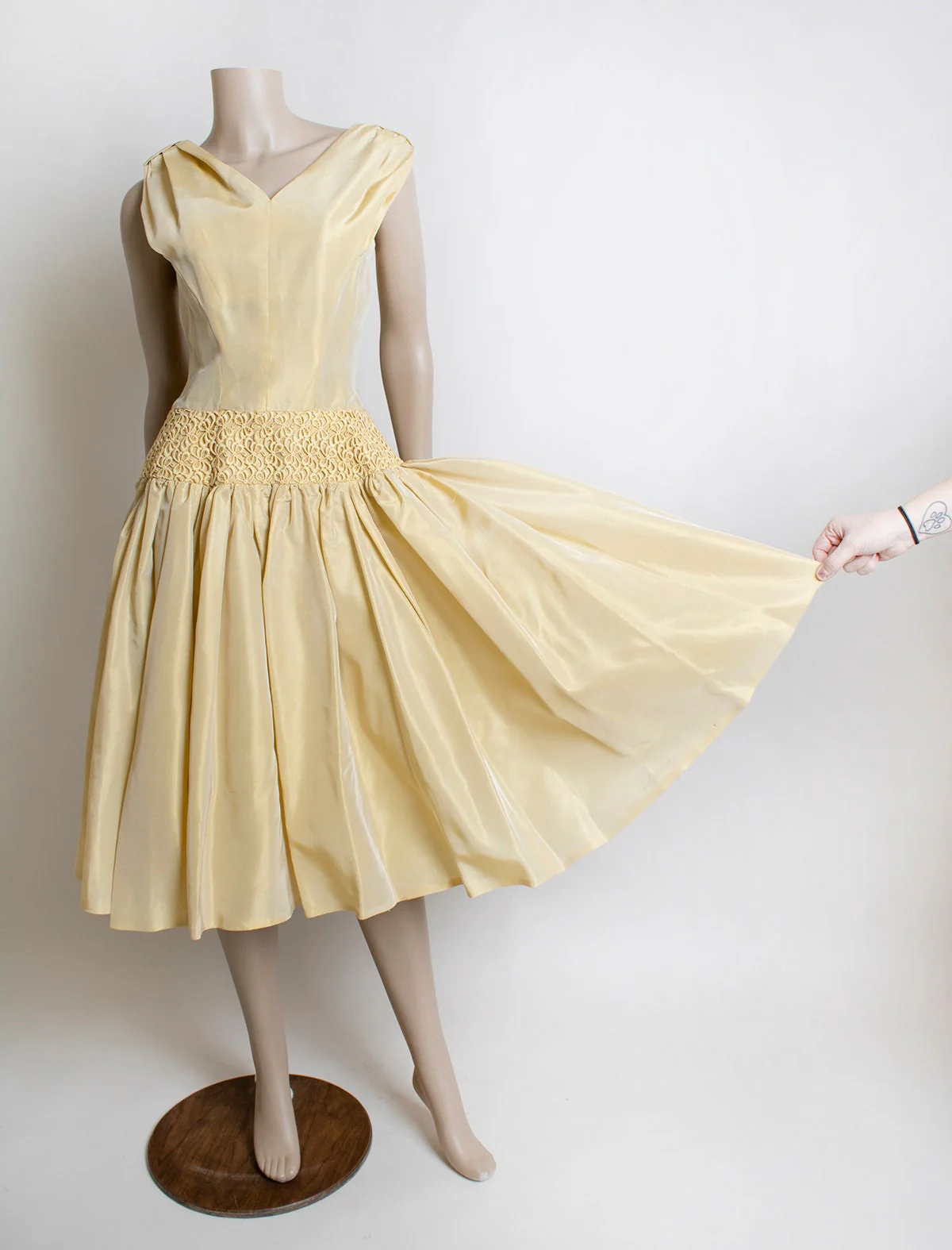 Vintage 50s Party Dress Golden Mustard Yellow Drop Waist Bow Applique Bustle Dress Formal Evening Date Small - Image 5
