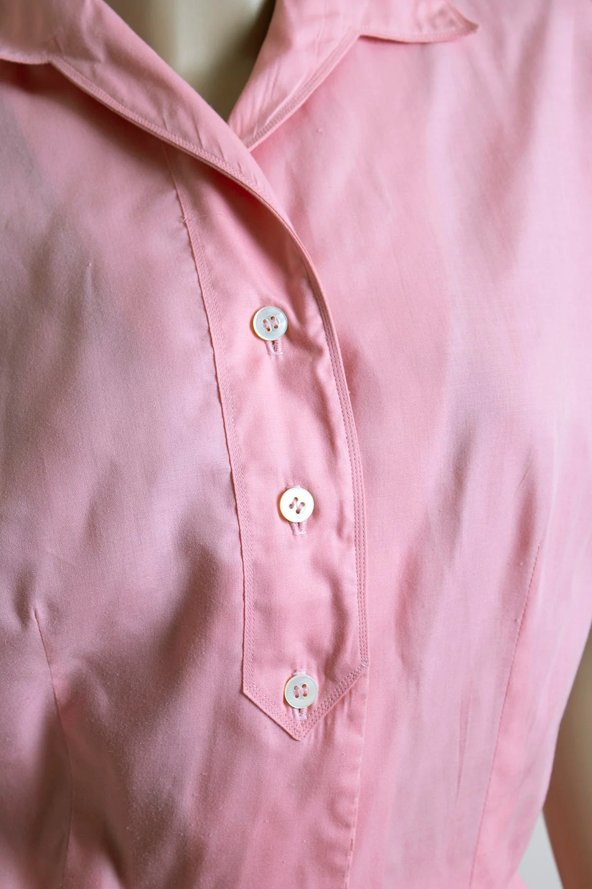 Vintage 50s Pink Cotton Day Dress Box Pleat Skirt Button Arrow Bodice - Image 6