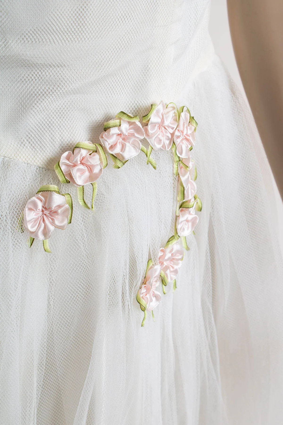 Vintage 50s Prom White and Pink Flower Applique Tulle Strapless Bridal Wedding Dress by Marglad's Bridal Salon - Image 7