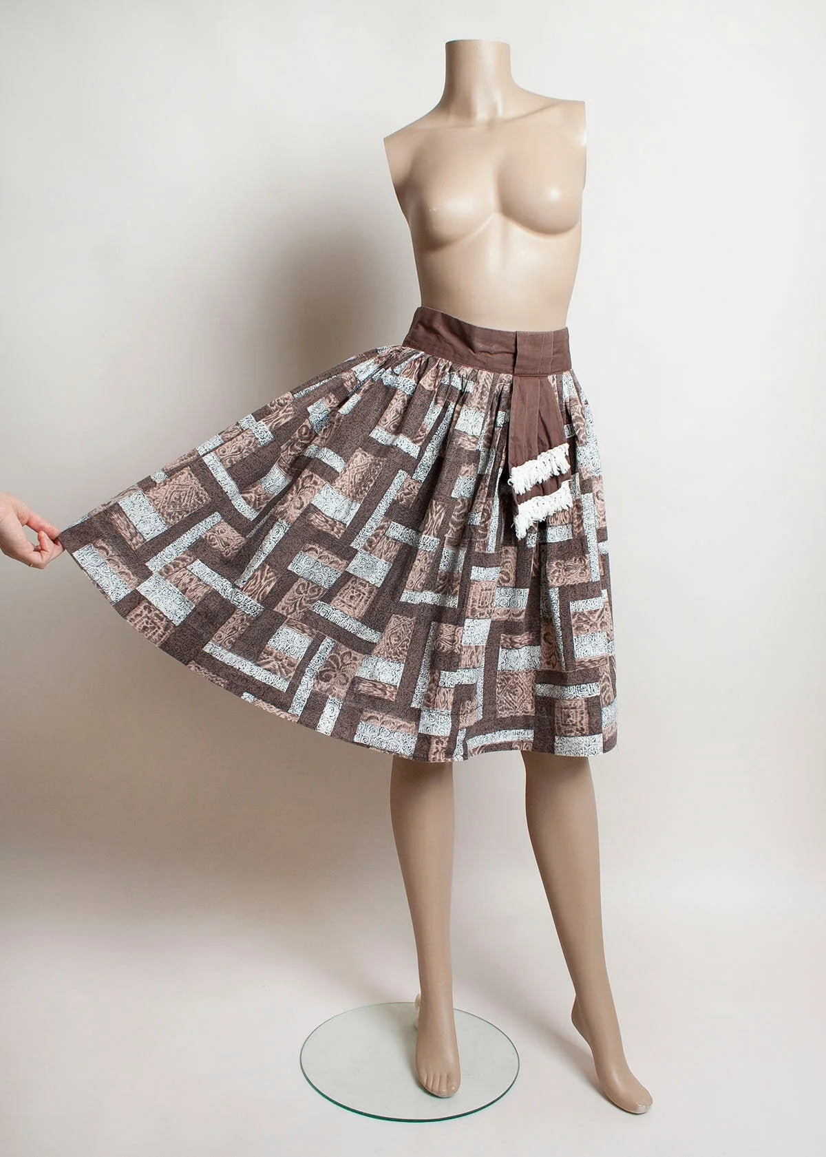 Vintage 50s Skirt Cocoa Brown and White Abstract Animal Print Cotton Skirt with Medallion Waist Sash Safari Xs - Image 3