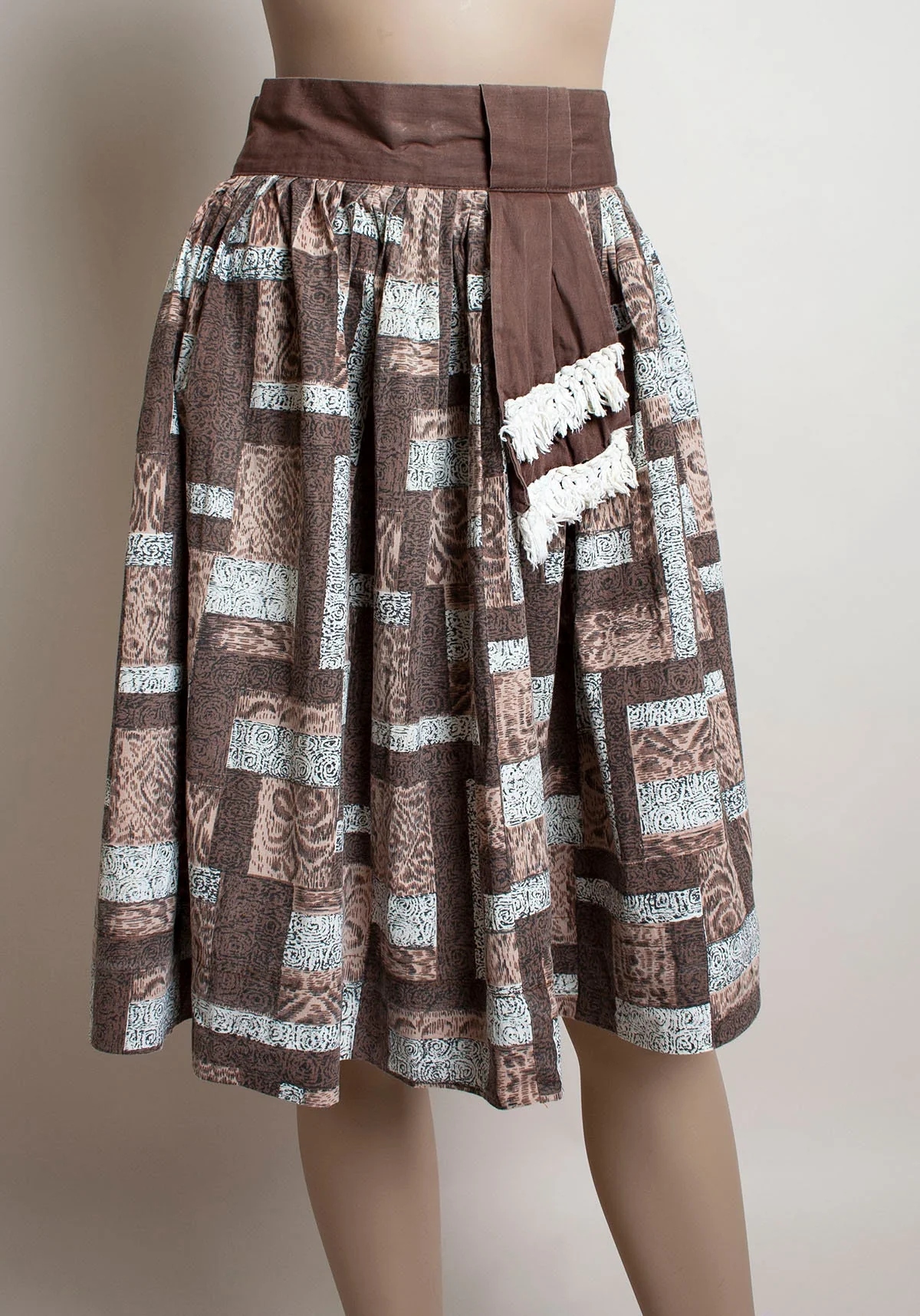Vintage 50s Skirt Cocoa Brown and White Abstract Animal Print Cotton Skirt with Medallion Waist Sash Safari Xs - Image 4