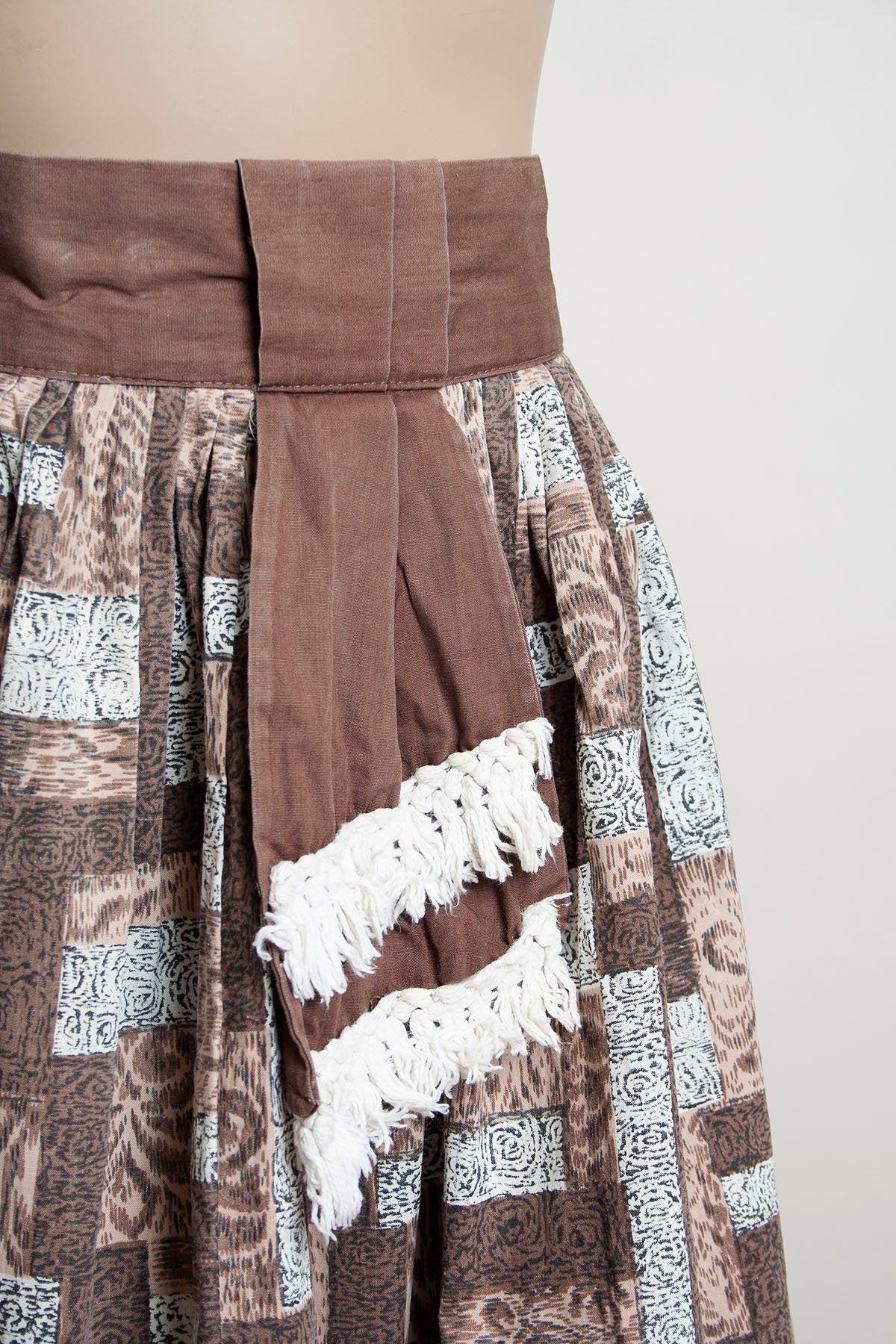 Vintage 50s Skirt Cocoa Brown and White Abstract Animal Print Cotton Skirt with Medallion Waist Sash Safari Xs - Image 5