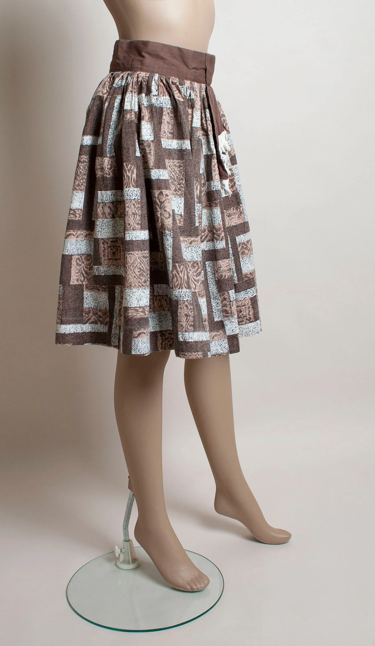 Vintage 50s Skirt Cocoa Brown and White Abstract Animal Print Cotton Skirt with Medallion Waist Sash Safari Xs - Image 7