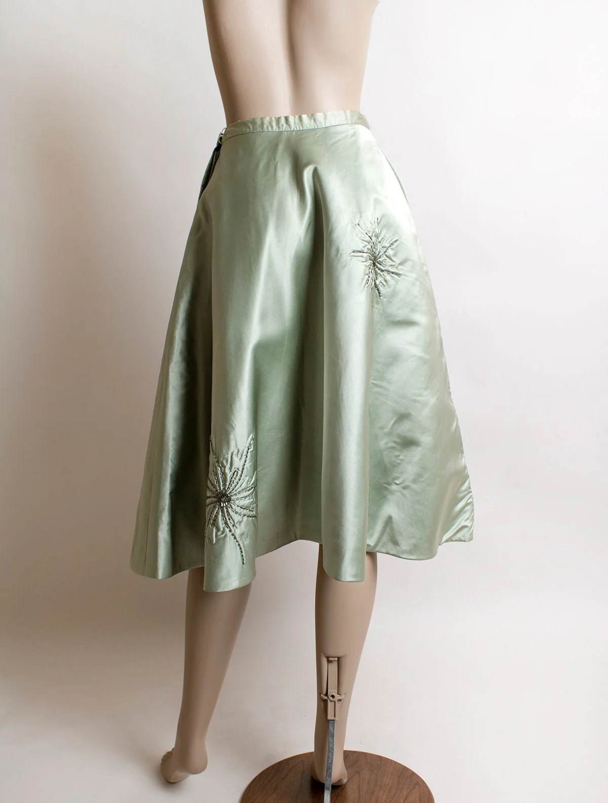 Vintage 50s Snowflake Satin Skirt - Icy Seafoam Green Mint Evening Full Skirt - Saks Fifth Avenue - Sequin Beaded Starbursts - Xs Small by Saks Fifth Avenue - Image 4