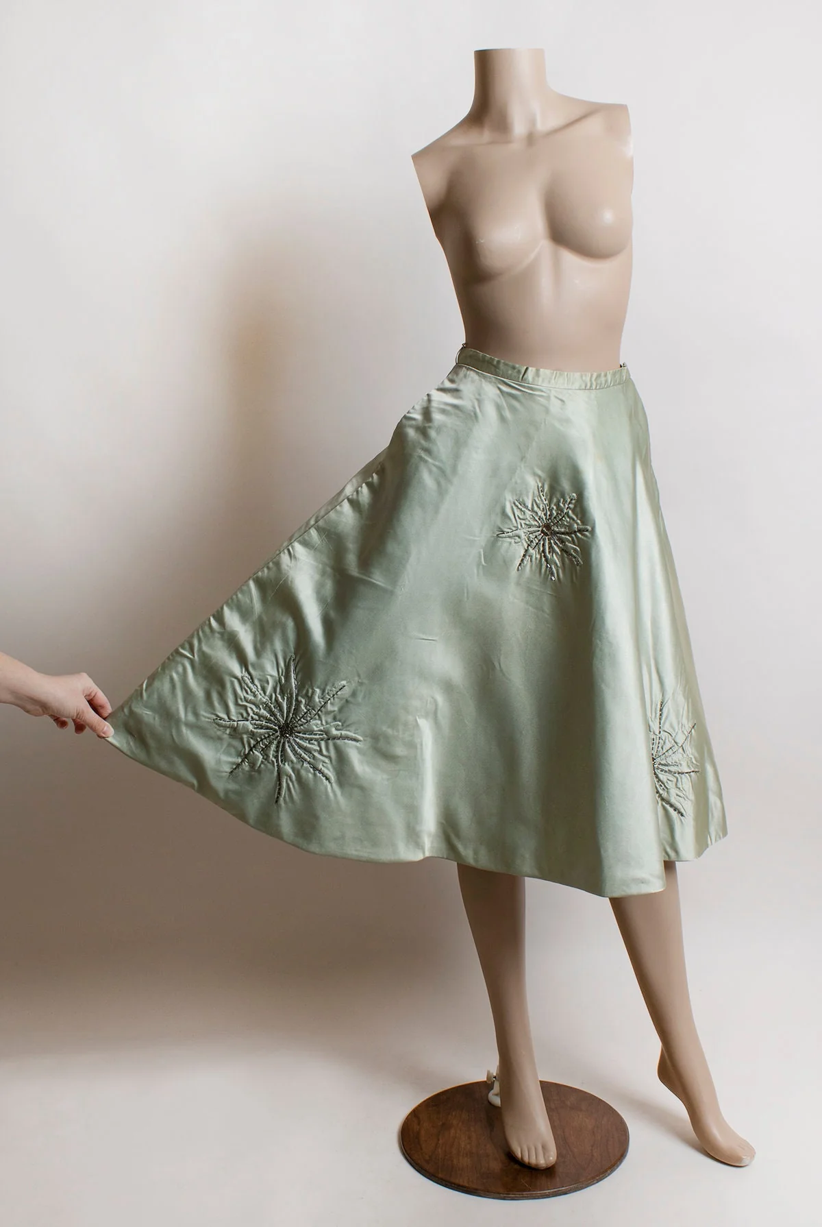 Vintage 50s Snowflake Satin Skirt - Icy Seafoam Green Mint Evening Full Skirt - Saks Fifth Avenue - Sequin Beaded Starbursts - Xs Small by Saks Fifth Avenue - Image 6
