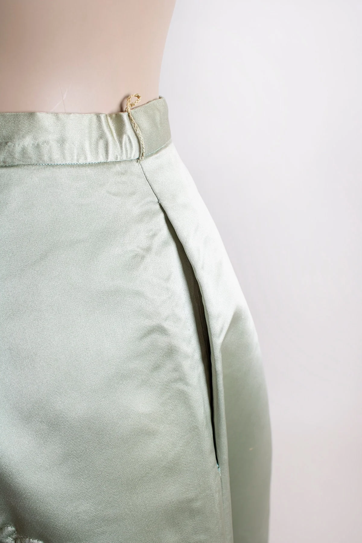 Vintage 50s Snowflake Satin Skirt - Icy Seafoam Green Mint Evening Full Skirt - Saks Fifth Avenue - Sequin Beaded Starbursts - Xs Small by Saks Fifth Avenue - Image 7