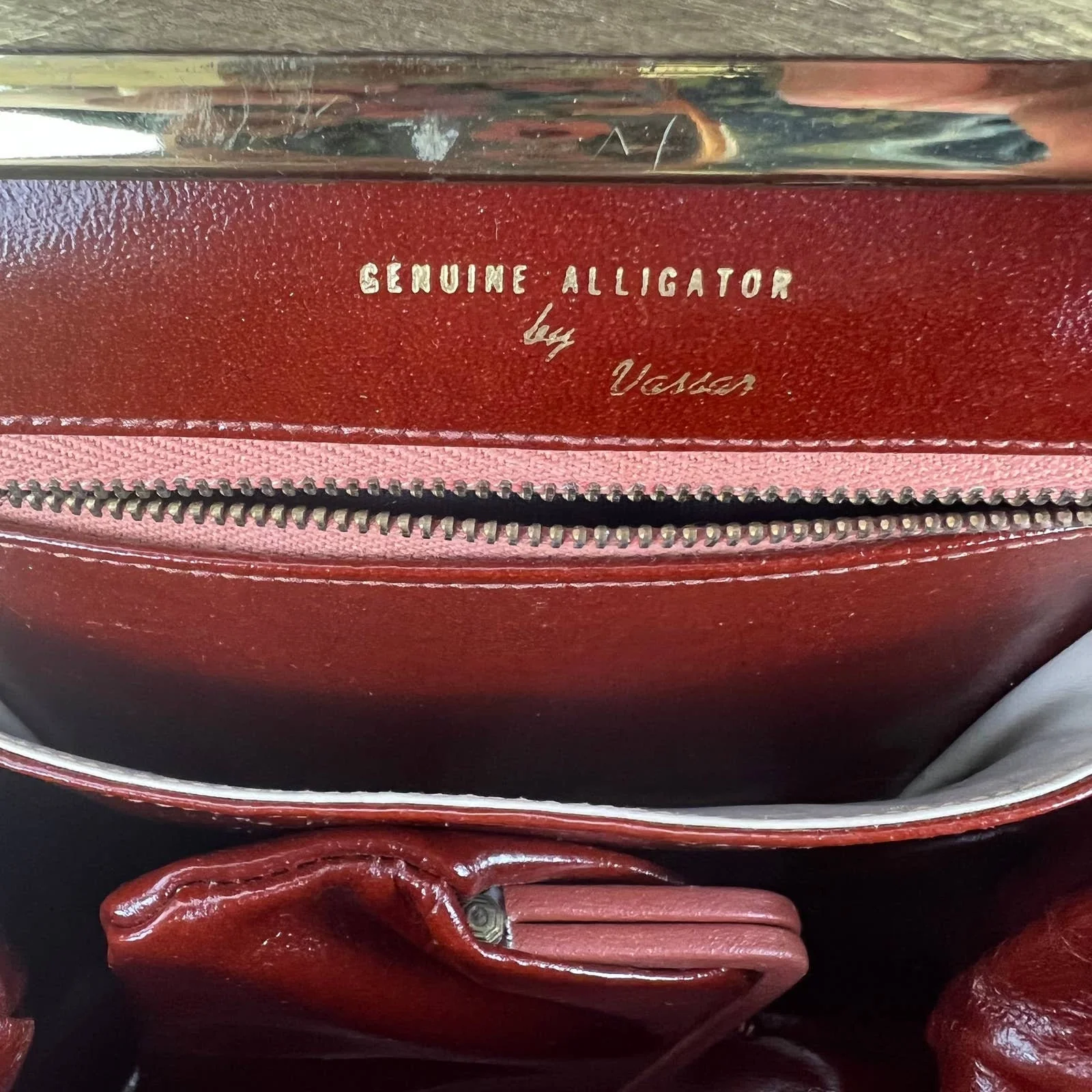Vintage 50s Vassar Brown Alligator Handbag Gold Tone - Image 9