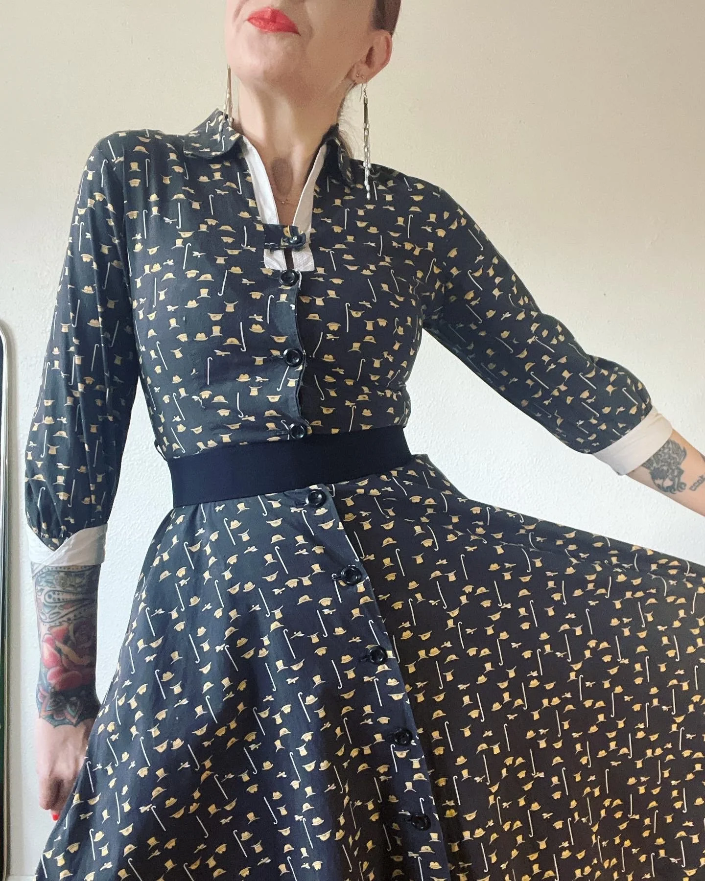 Vintage 50s Washed Black Cotton Novelty Print Full Button Front Fit and Flare Dress by Brentwood - Image 2
