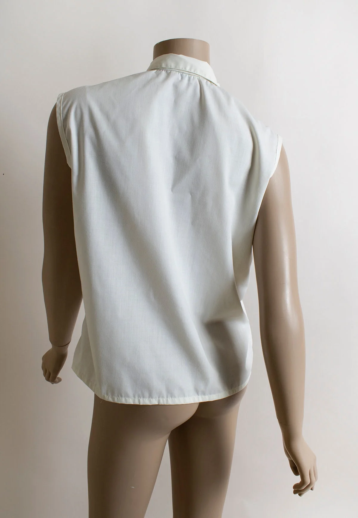 Vintage 50s White Cotton Sleeveless Summer Button Up Blouse with Petal Collar by Smart Lady, - Image 4
