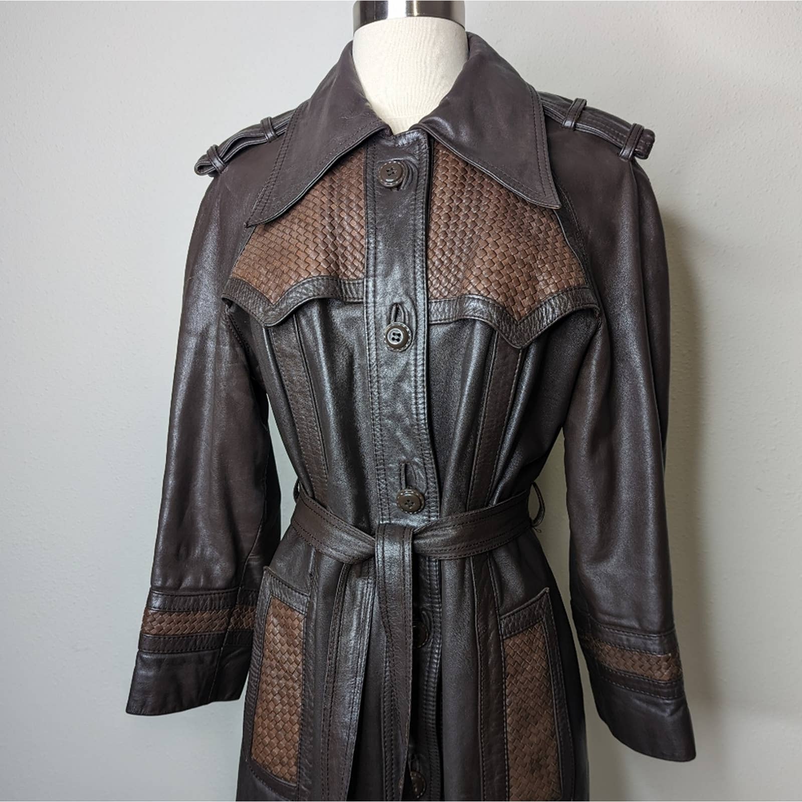 60s/70s Vintage 60s 70s Two Tone Woven Leather Trench Coat - Image 4