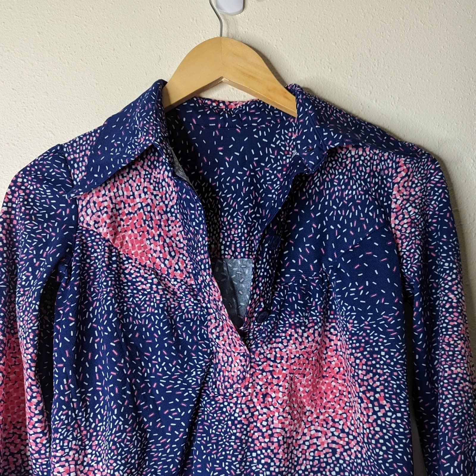 Vintage 60s 70s Psychedelic Confetti Print Pink Purple Pointy Polo Collar Shirt - Image 4