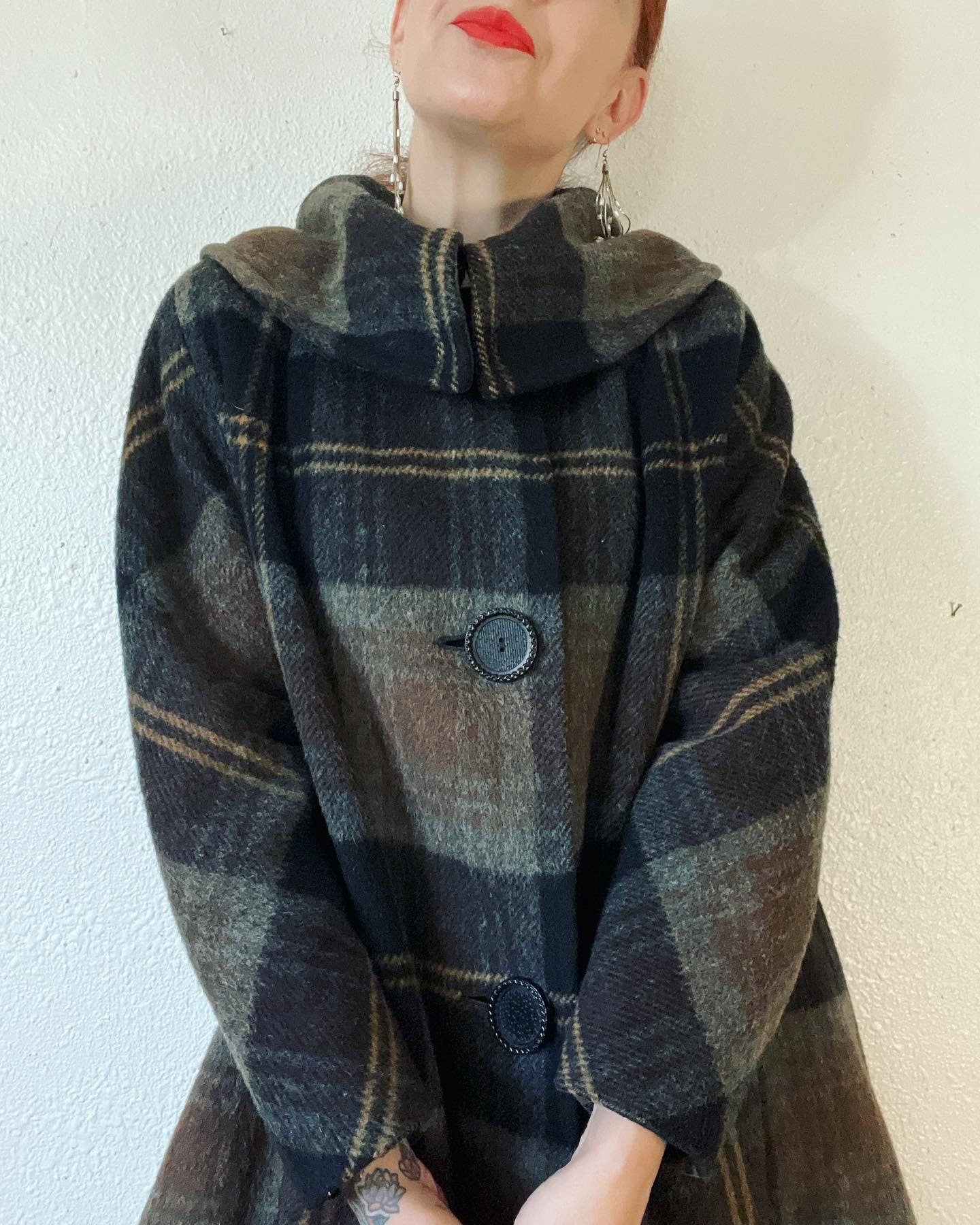 Vintage 60s Bold Brown Black and Gray Heather Plaid Wool Cape Collar Coat by Lady Lucy - Image 3