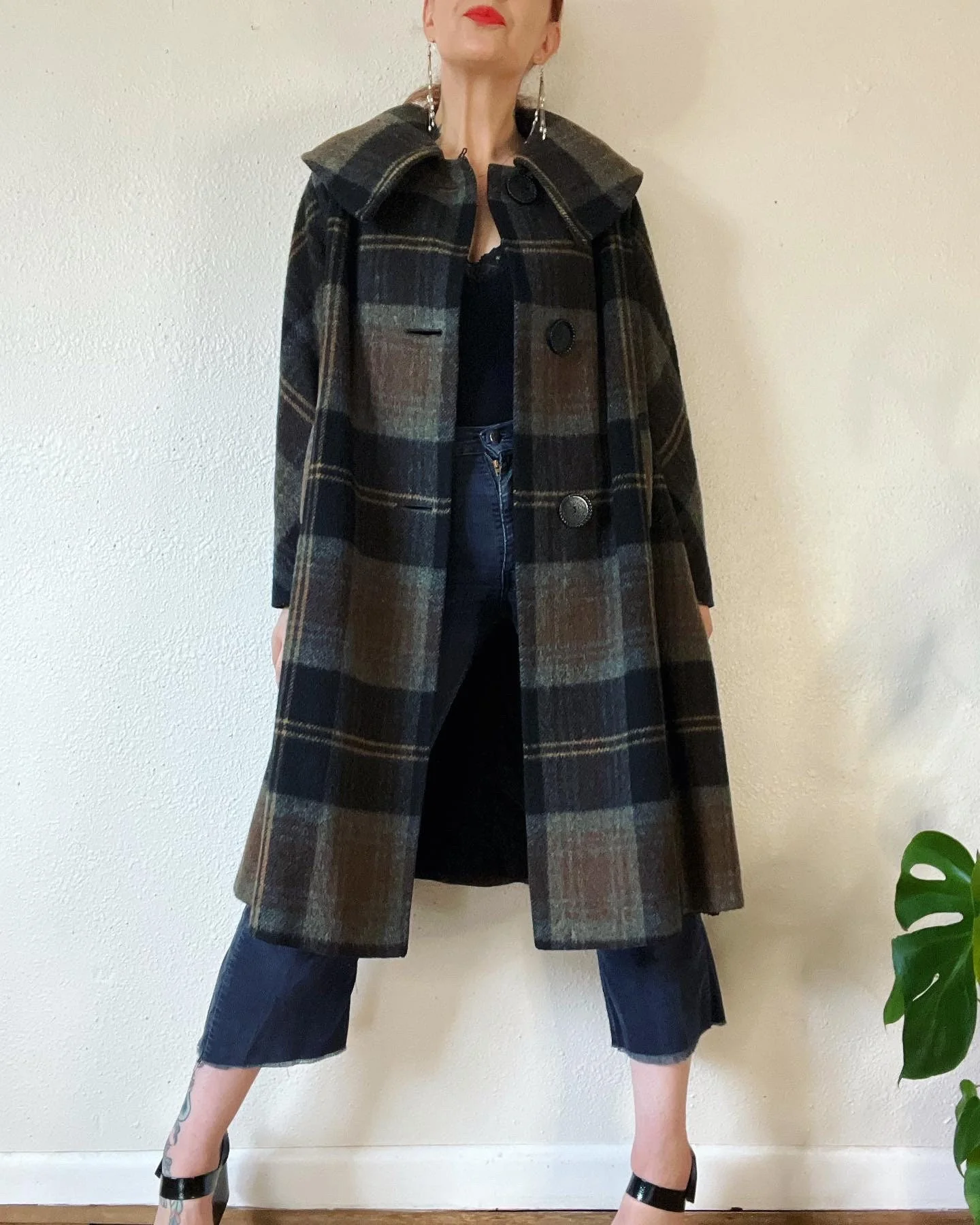 Vintage 60s Bold Brown Black and Gray Heather Plaid Wool Cape Collar Coat by Lady Lucy - Image 5