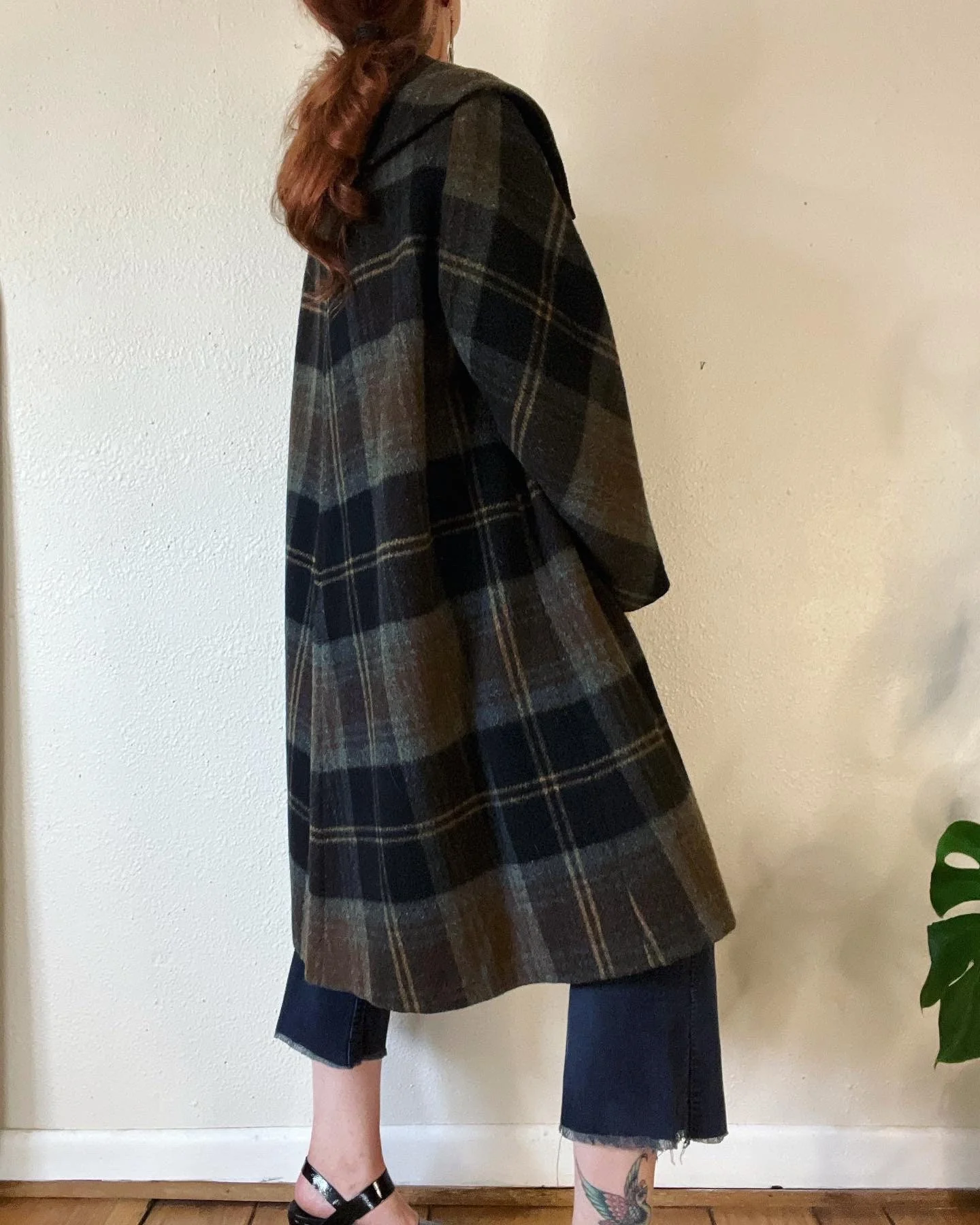 Vintage 60s Bold Brown Black and Gray Heather Plaid Wool Cape Collar Coat by Lady Lucy - Image 6
