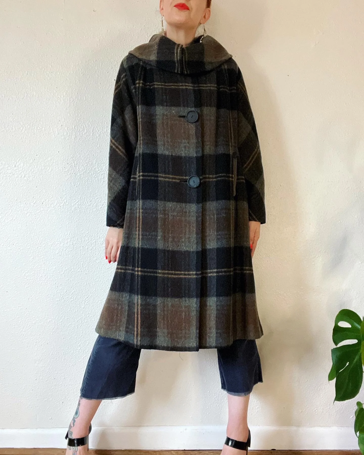 Vintage 60s Bold Brown Black and Gray Heather Plaid Wool Cape Collar Coat by Lady Lucy - Image 8