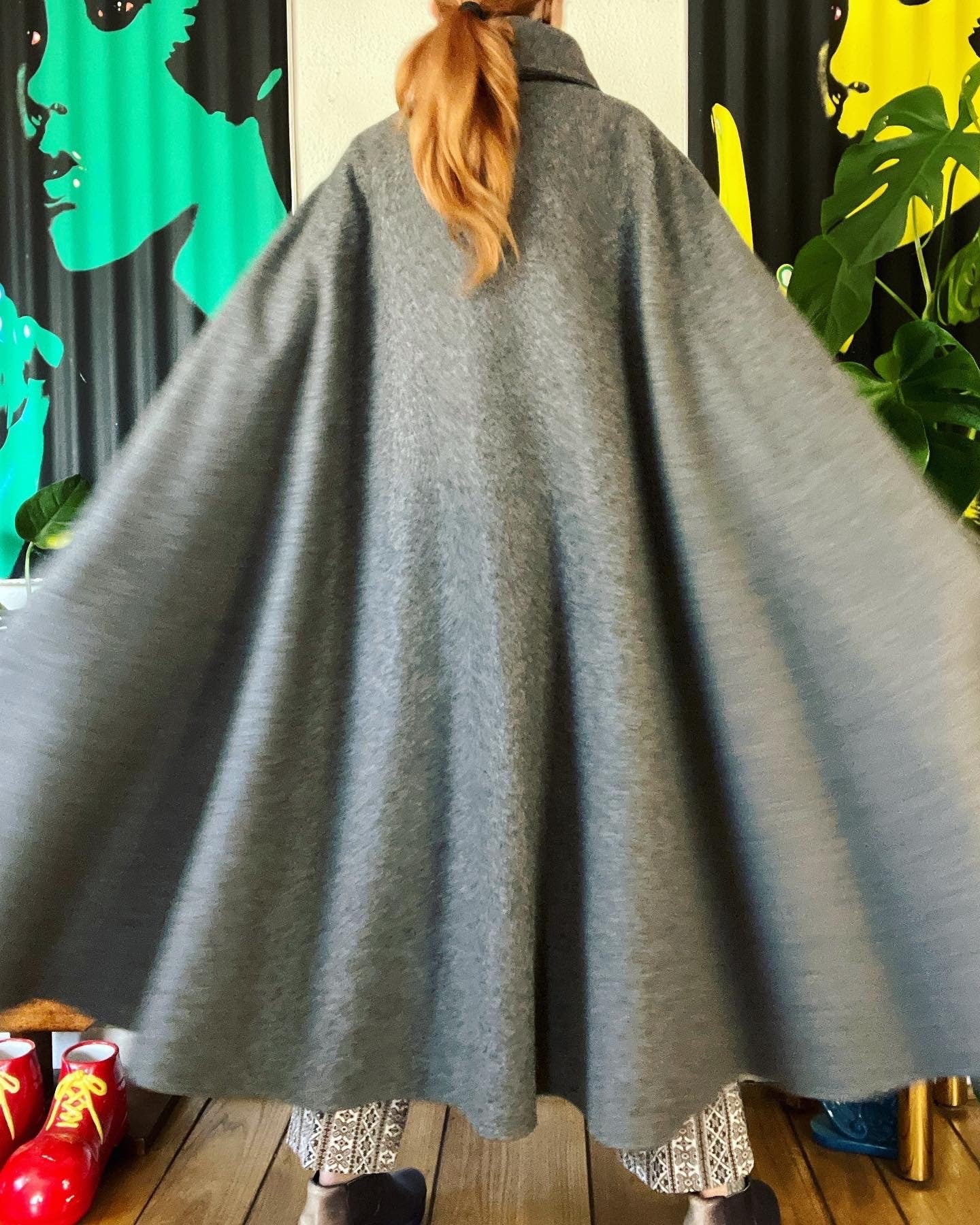 Vintage 60s Bonwit Teller Medium Gray Heather Mega Mod Cape with An Extra Large Structured Collar by Bonwit Teller - Image 6