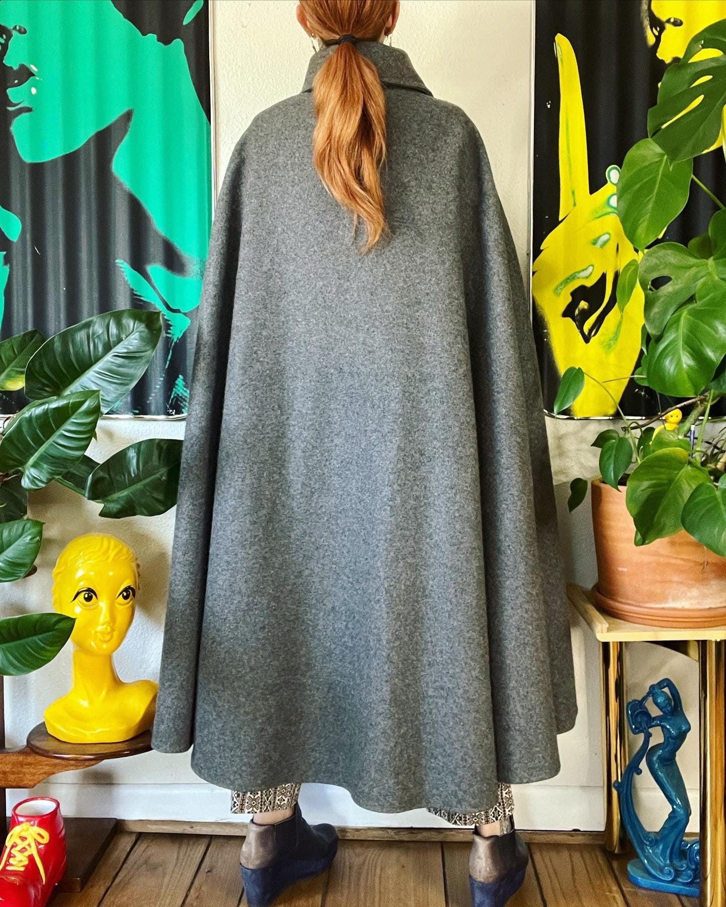 Vintage 60s Bonwit Teller Medium Gray Heather Mega Mod Cape with An Extra Large Structured Collar by Bonwit Teller - Image 9
