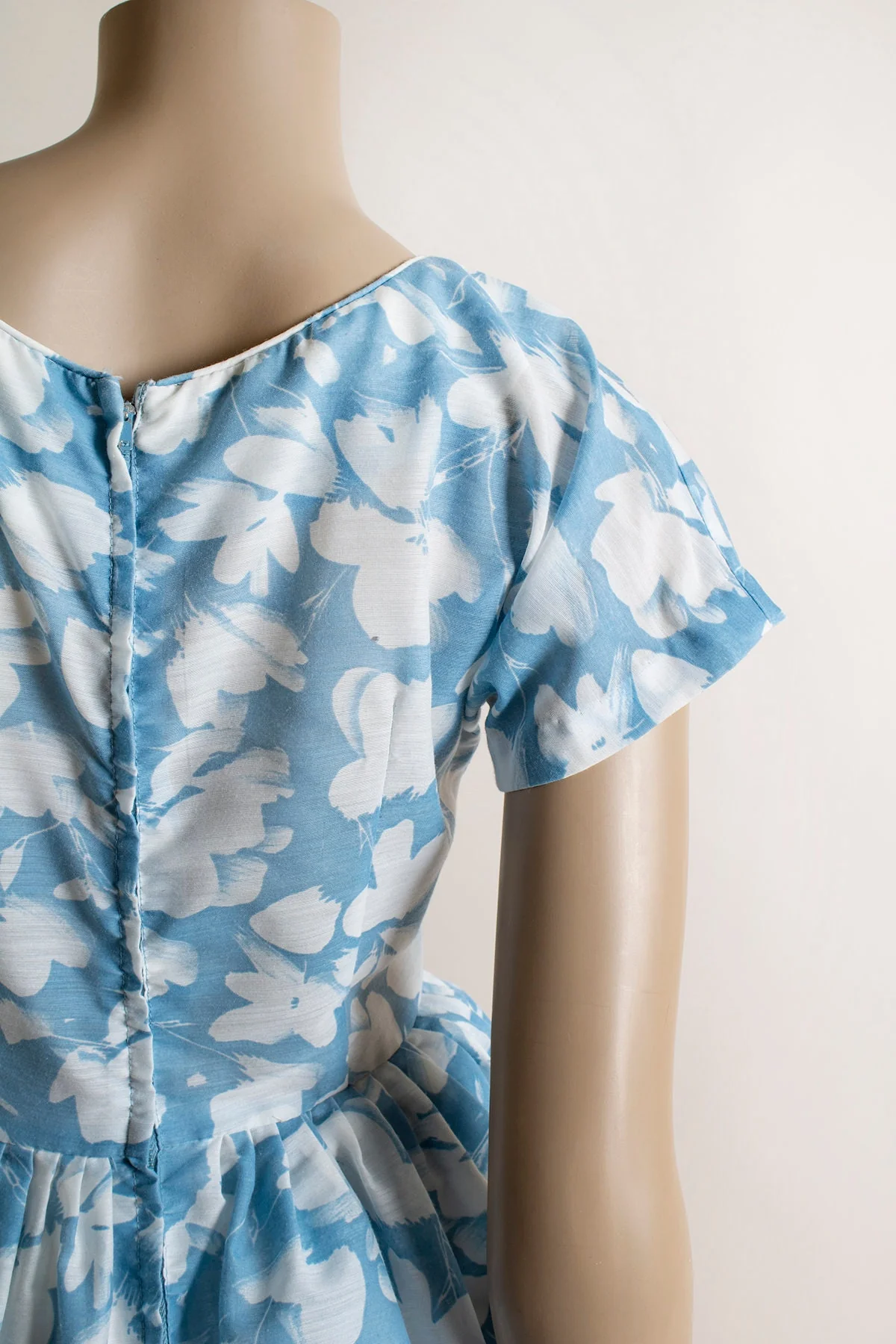 Vintage 60s Floral Dress Sky Blue and White Leaf Flower Print Cotton Sheer Day Dress Fit N Flare Small by Lora Lenox - Image 5