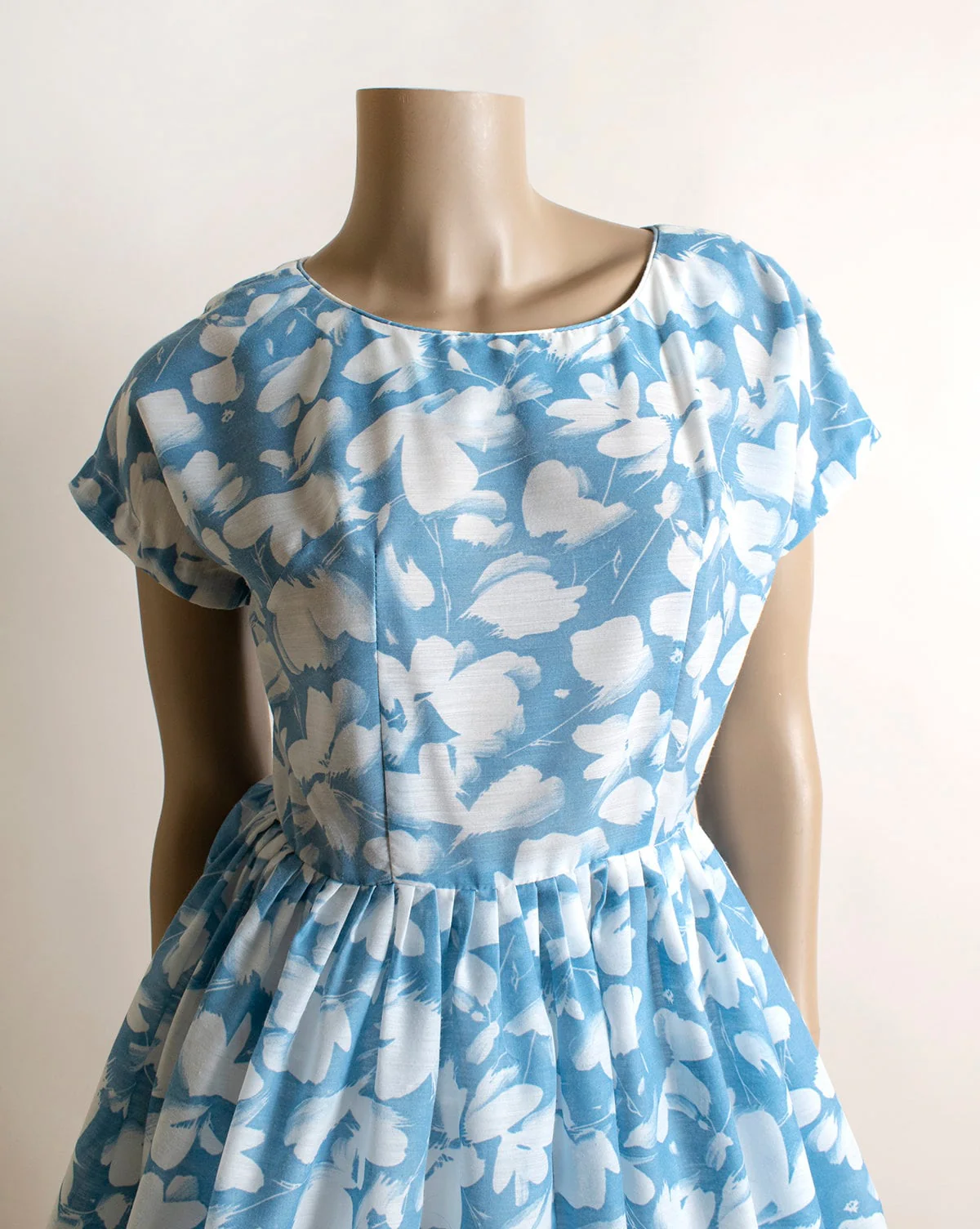 Vintage 60s Floral Dress Sky Blue and White Leaf Flower Print Cotton Sheer Day Dress Fit N Flare Small by Lora Lenox - Image 6