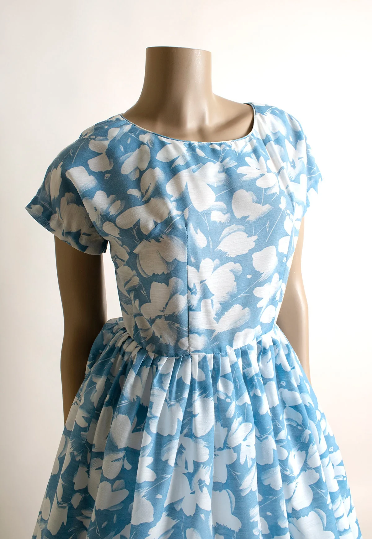 Vintage 60s Floral Dress Sky Blue and White Leaf Flower Print Cotton Sheer Day Dress Fit N Flare Small by Lora Lenox - Image 7