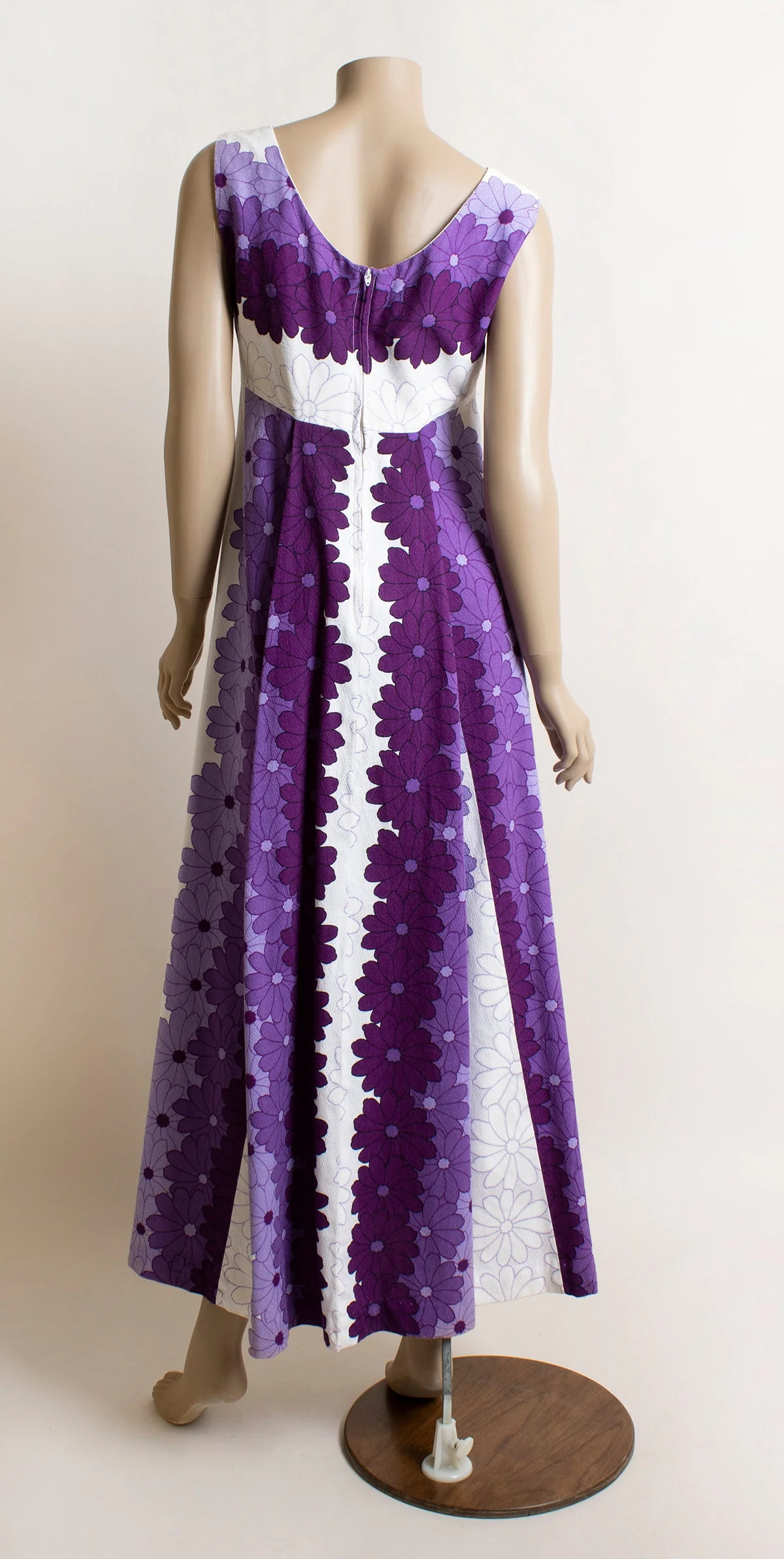 Vintage 60s Hawaiian Floral Maxi Dress Purple Lavender and White Tropical Flower Print Ombre Lounge Hostess Summer Gown Small by Uimaikai - Image 4