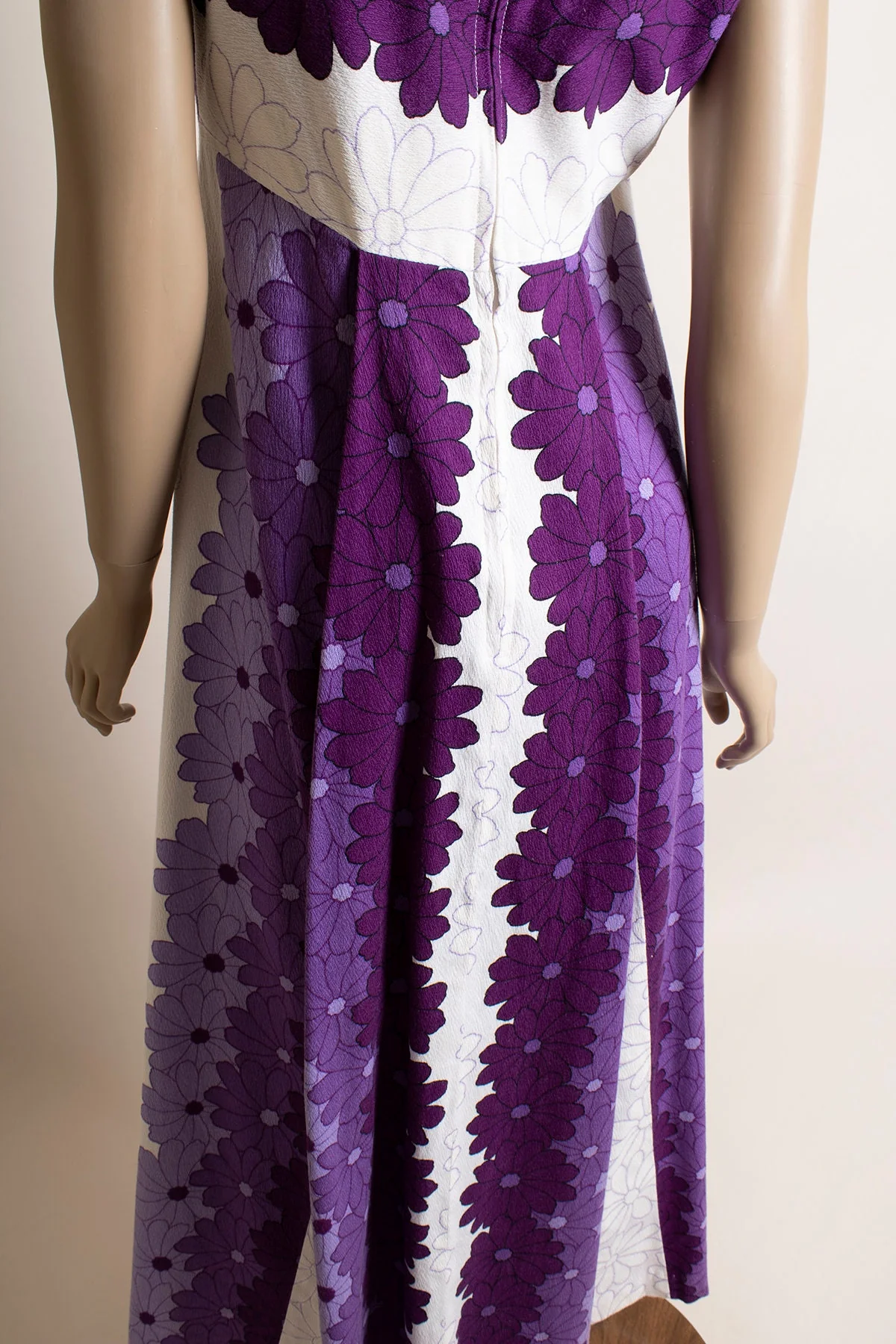 Vintage 60s Hawaiian Floral Maxi Dress Purple Lavender and White Tropical Flower Print Ombre Lounge Hostess Summer Gown Small by Uimaikai - Image 6