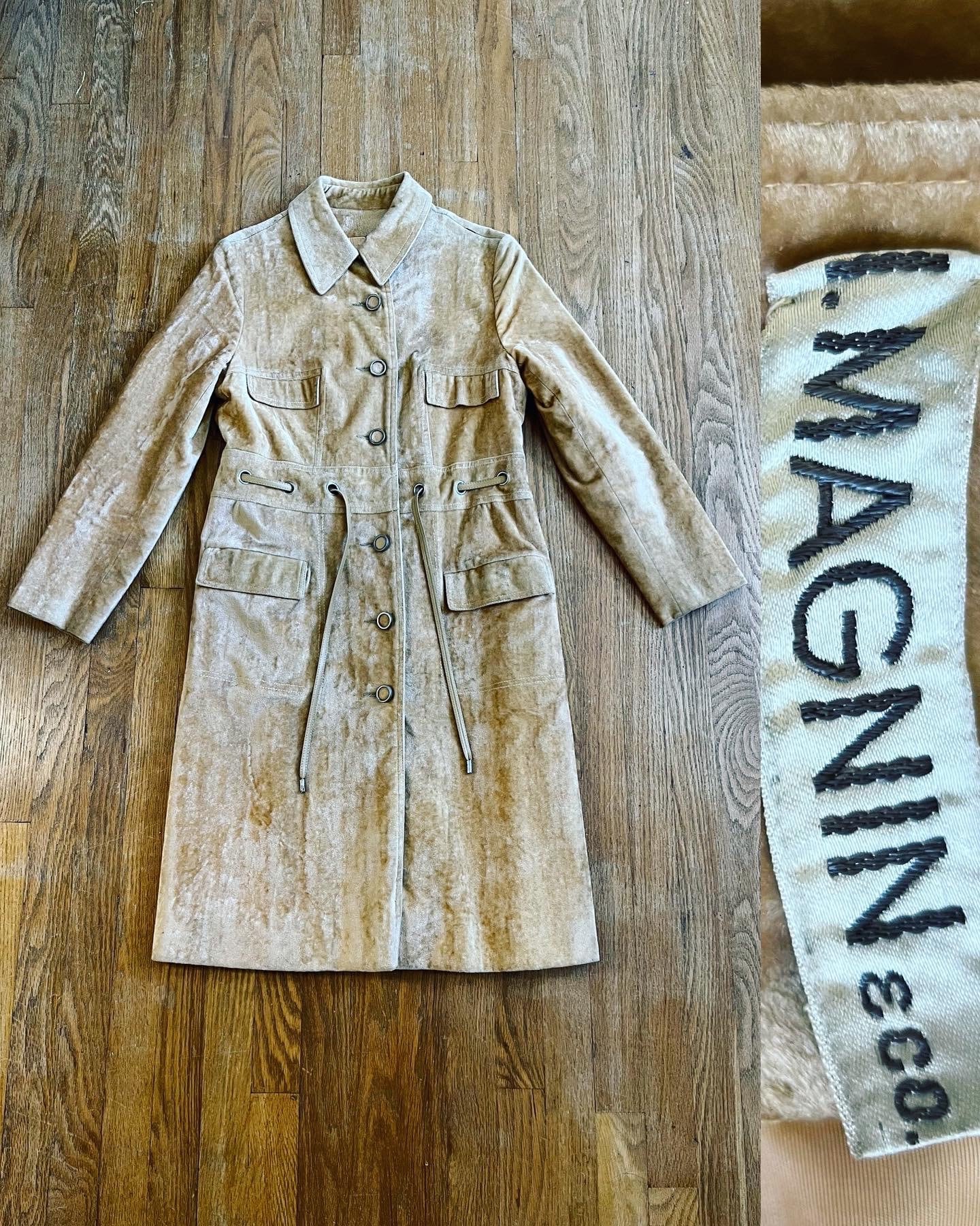 Vintage 60s I. Magnin Mega Mod Champagne Crushed Velvet Beautifully Tailored Coat with Metal Grommeted Waist Tie Velvet Covered Buttons by I.magnin - Image 10