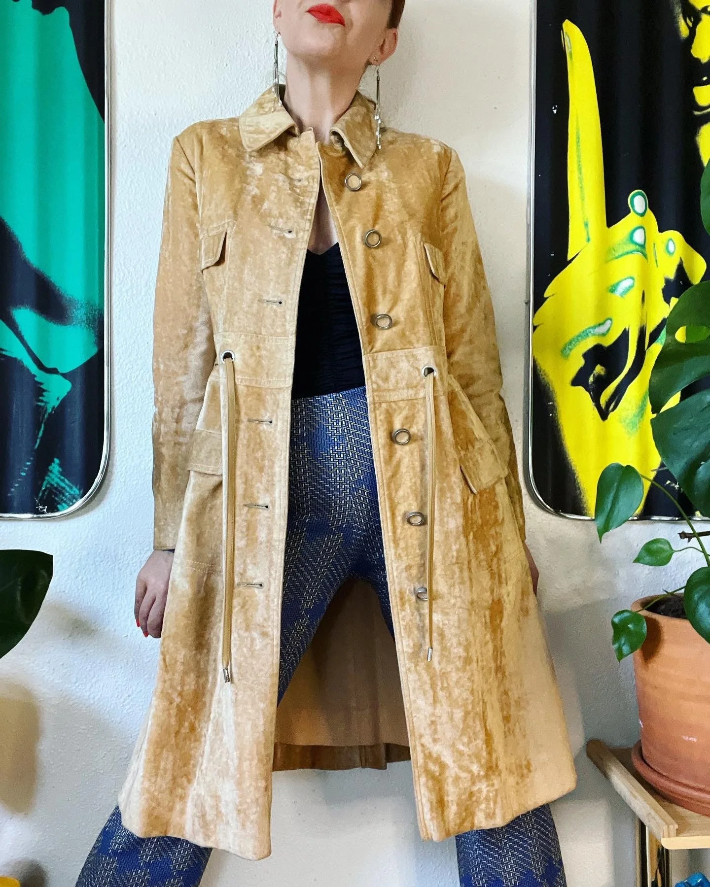 Vintage 60s I. Magnin Mega Mod Champagne Crushed Velvet Beautifully Tailored Coat with Metal Grommeted Waist Tie Velvet Covered Buttons by I.magnin - Image 6