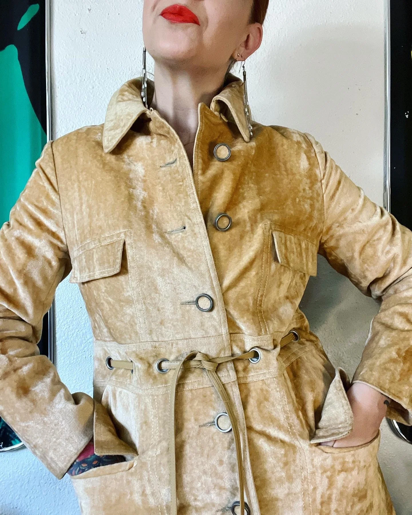 Vintage 60s I. Magnin Mega Mod Champagne Crushed Velvet Beautifully Tailored Coat with Metal Grommeted Waist Tie Velvet Covered Buttons by I.magnin - Image 7