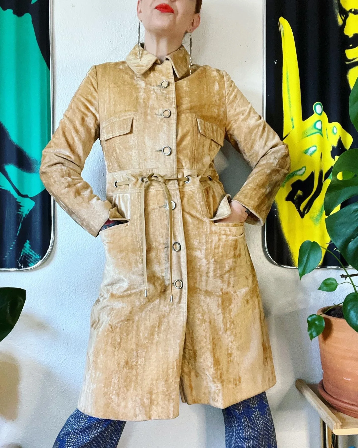 Vintage 60s I. Magnin Mega Mod Champagne Crushed Velvet Beautifully Tailored Coat with Metal Grommeted Waist Tie Velvet Covered Buttons by I.magnin - Image 8