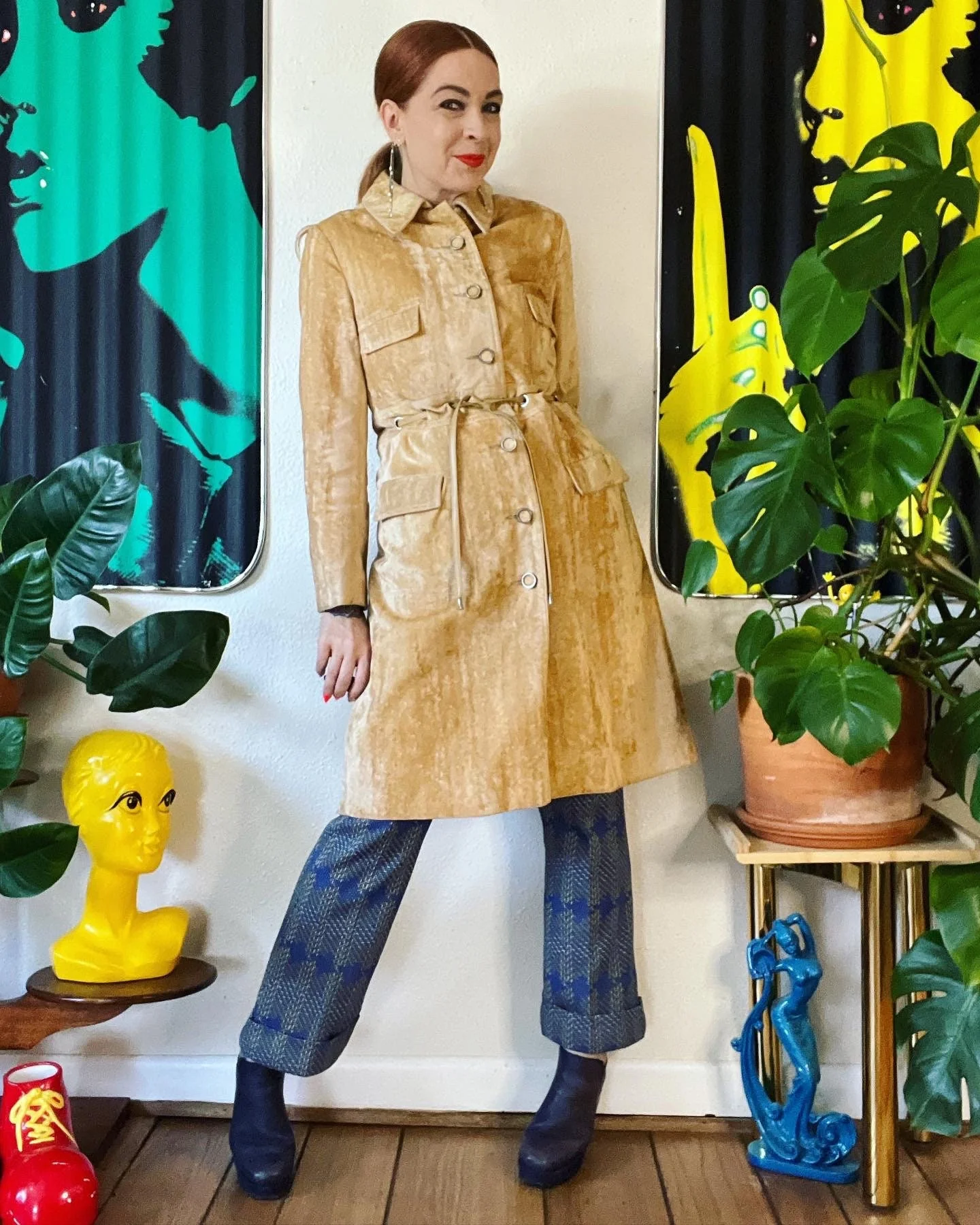 Vintage 60s I. Magnin Mega Mod Champagne Crushed Velvet Beautifully Tailored Coat with Metal Grommeted Waist Tie Velvet Covered Buttons by I.magnin - Image 9