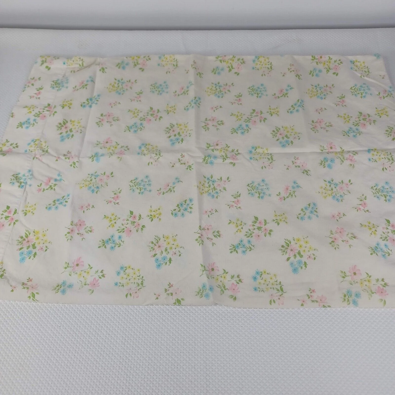 Vintage 60s King Size Pillowcase X 1 Flower Country Cottage White Pink Blue - Image 6