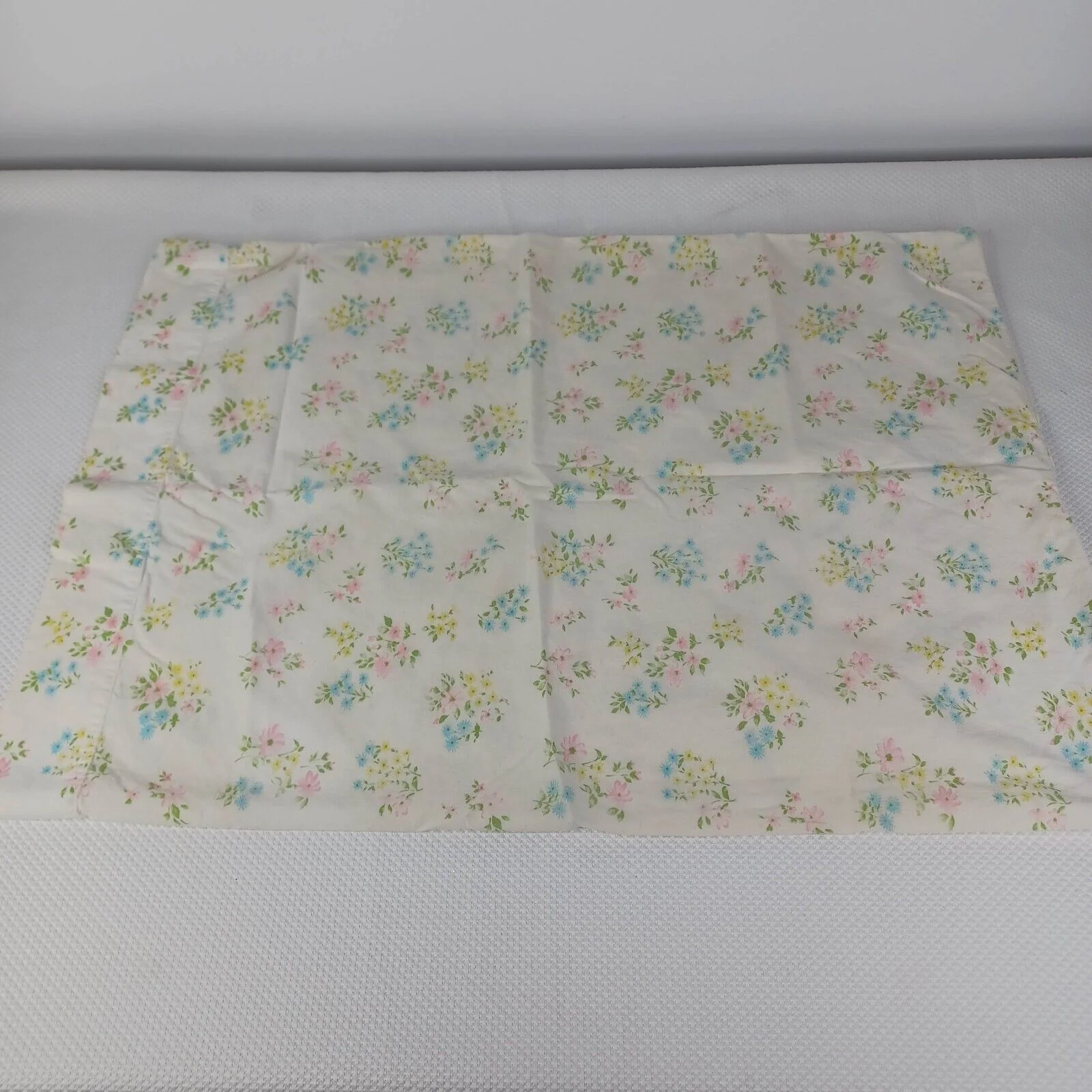 Vintage 60s King Size Pillowcase X 1 Flower Country Cottage White Pink Blue - Image 7