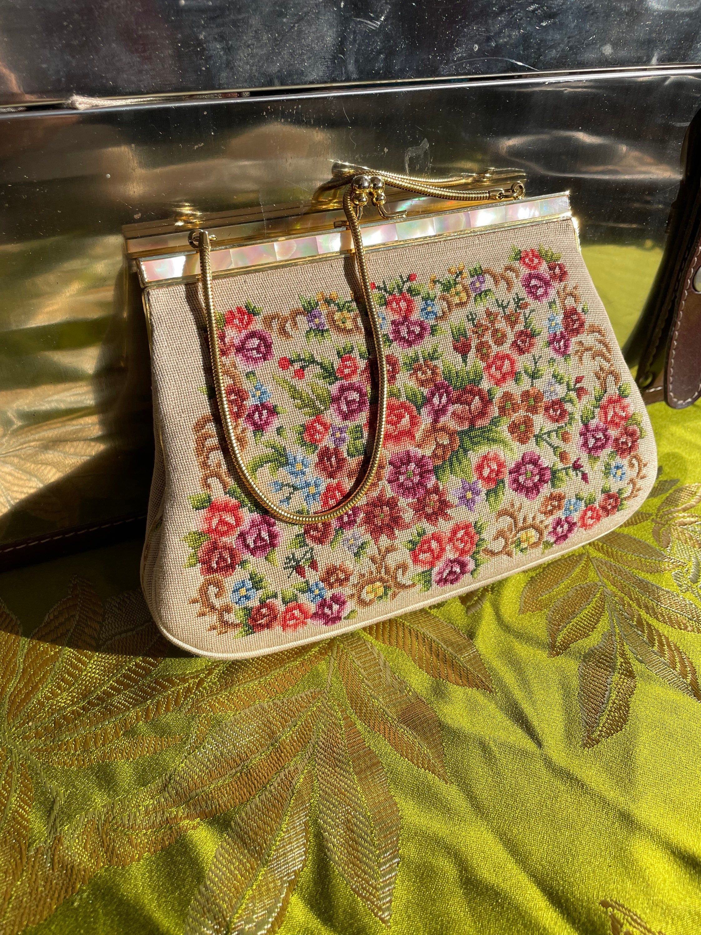 Vintage 60s Needlepoint Floral Purse Bag Handbag Avalon Shell Top Gold Chain Mint - Image 2