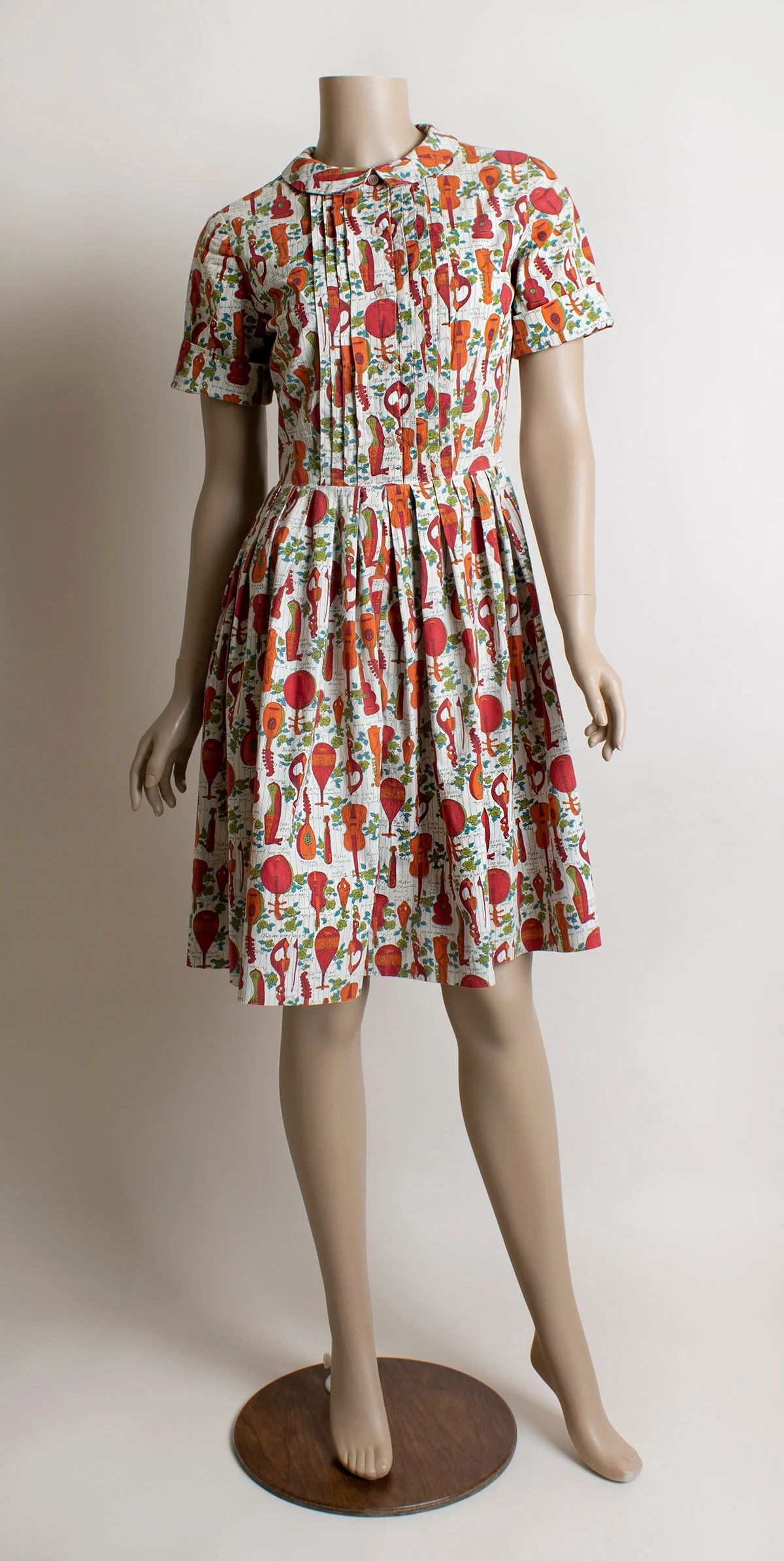 Vintage 60s Novelty Print Dress Guitars and Fiddles Musician Shirtdress In Cartoon Drawings Pintuck Pleated Cotton Day Dres Small - Image 4