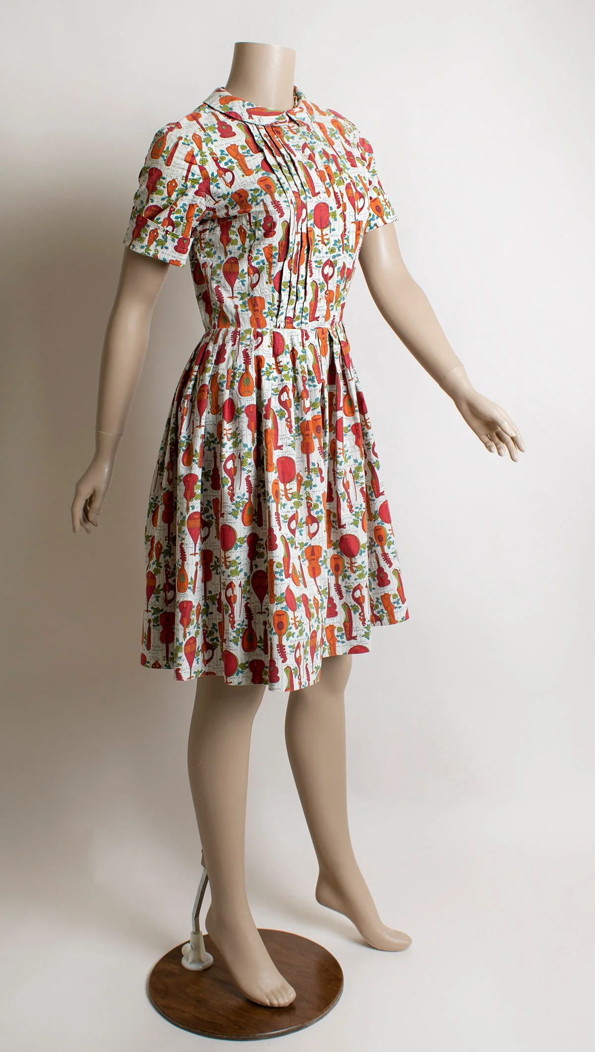 Vintage 60s Novelty Print Dress Guitars and Fiddles Musician Shirtdress In Cartoon Drawings Pintuck Pleated Cotton Day Dres Small - Image 6