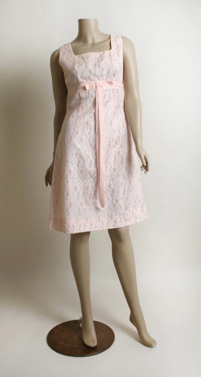 Vintage 60s Party Dress Light Pastel Pink Silver Floral Lace Twiggy Dress with Velvet Bow Empire Waist Small - Image 4