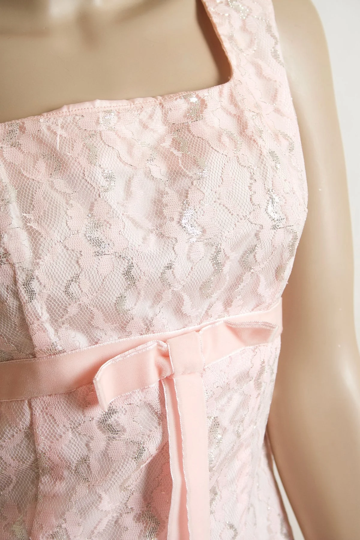 Vintage 60s Party Dress Light Pastel Pink Silver Floral Lace Twiggy Dress with Velvet Bow Empire Waist Small - Image 6