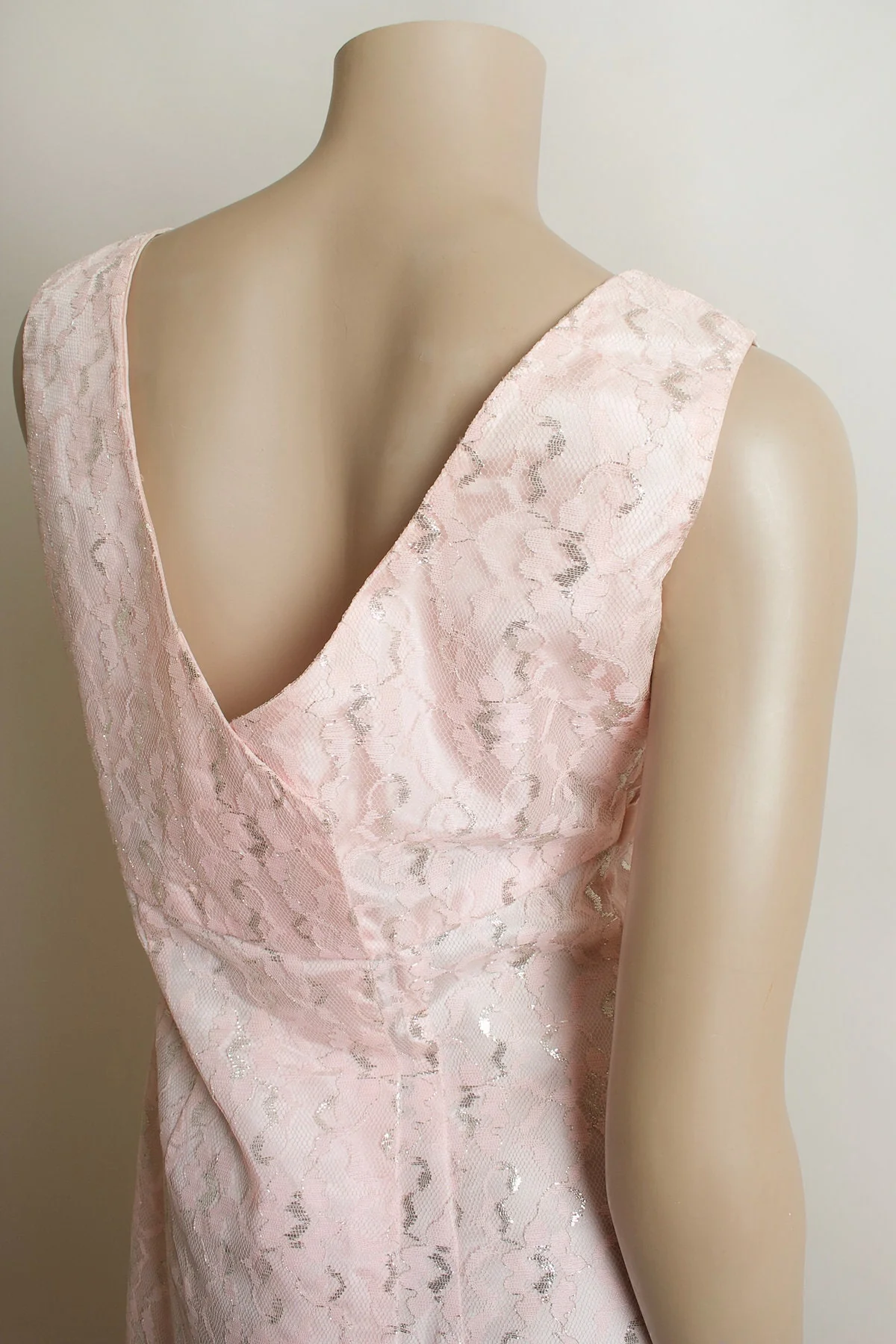 Vintage 60s Party Dress Light Pastel Pink Silver Floral Lace Twiggy Dress with Velvet Bow Empire Waist Small - Image 7
