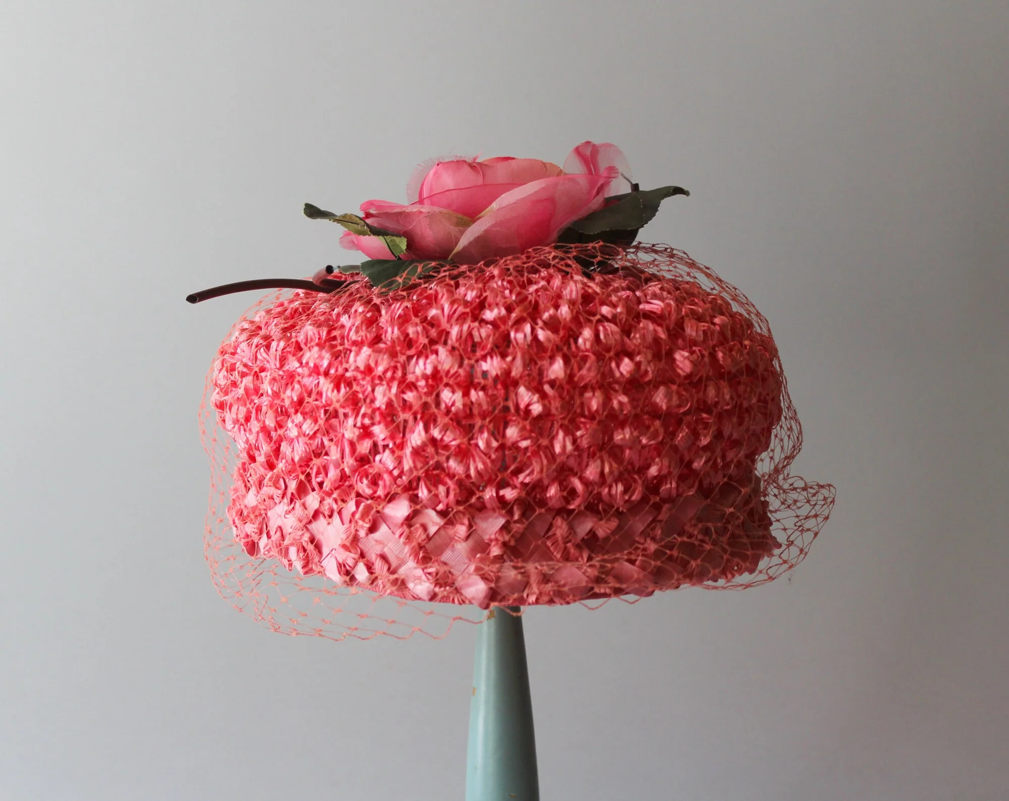 Vintage 60s Pink Floral Straw Pillbox Hat - Image 2