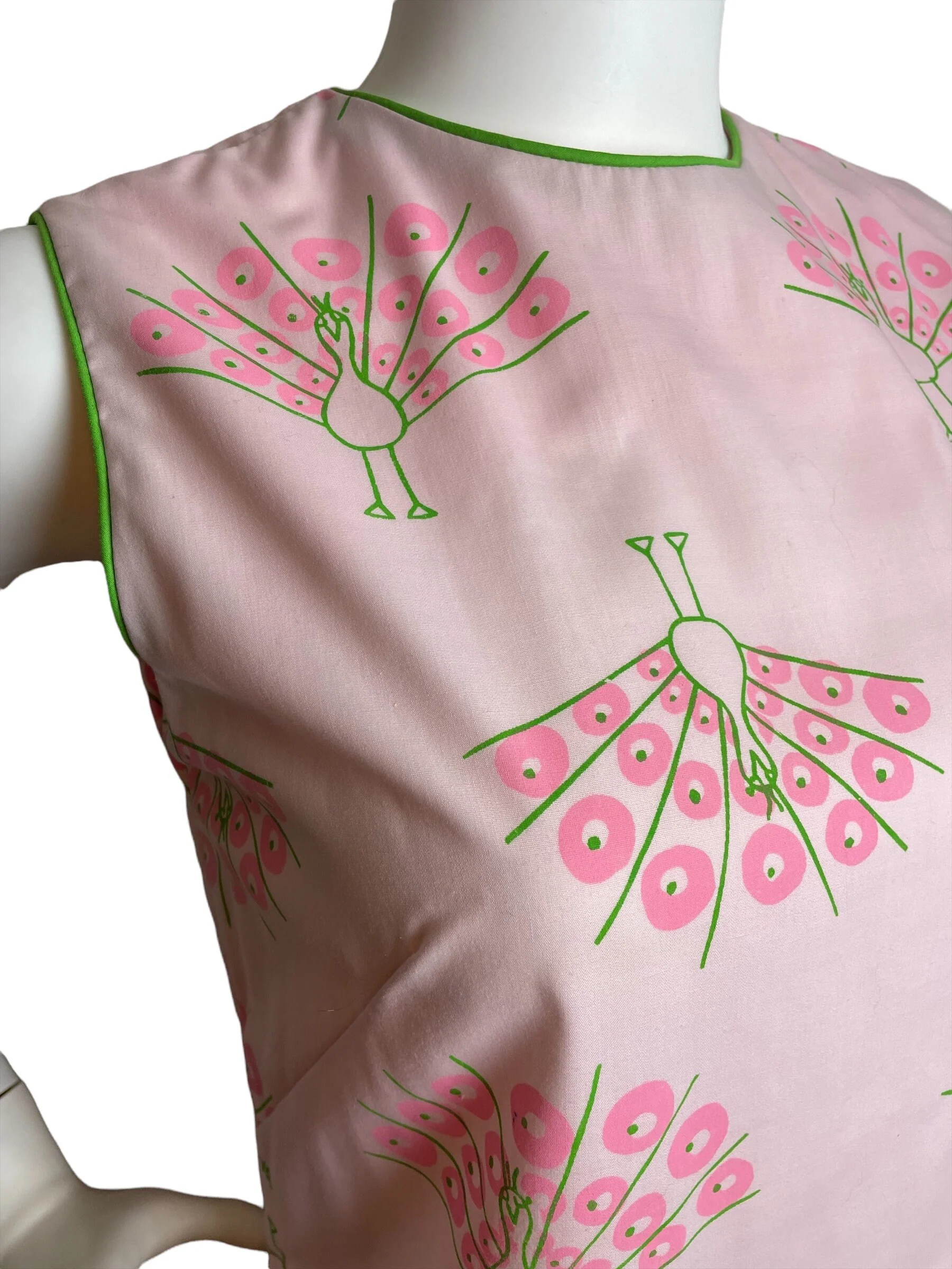 Vintage 60s Pink Green Peacock Novelty Print Bird Shift Dress Sleeveless - Image 4