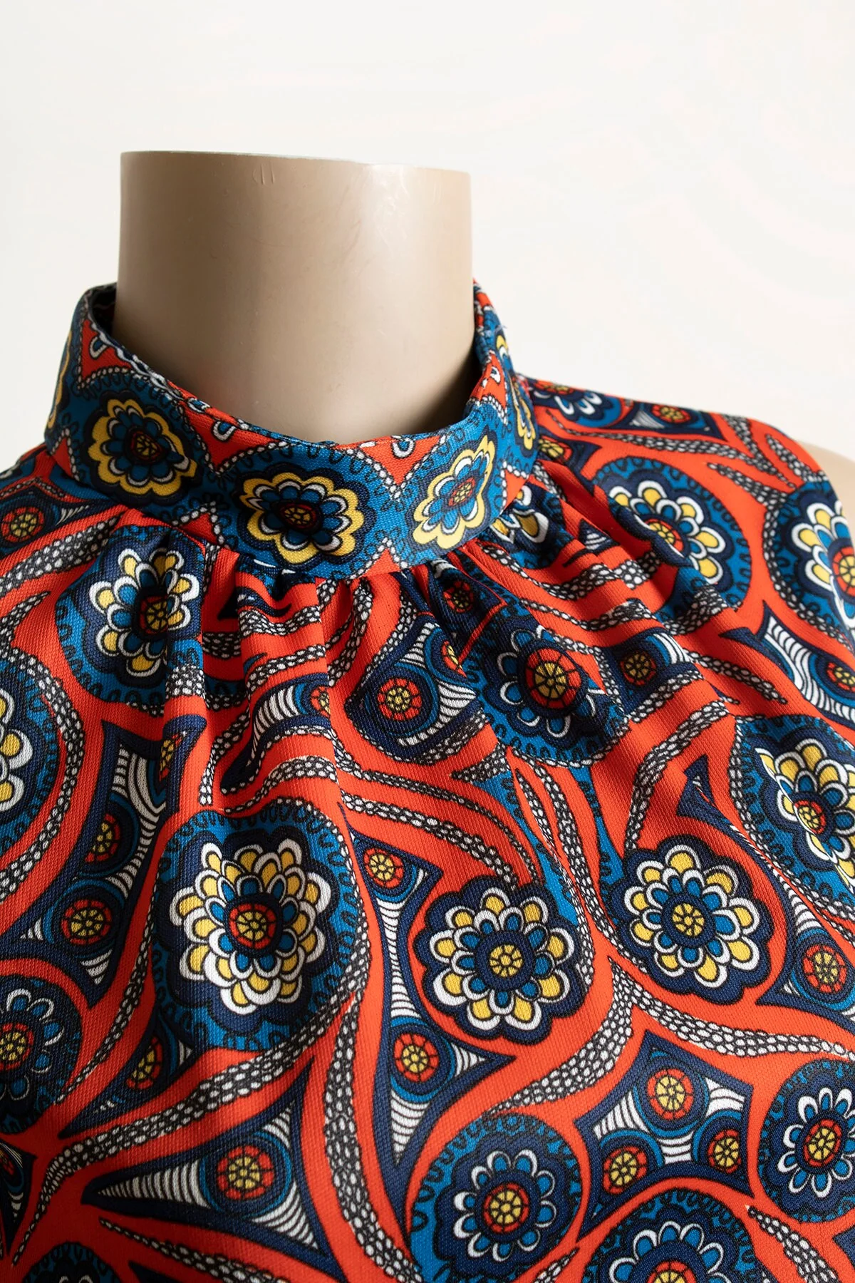 Vintage 60s Psychedelic Mini Dress Sleeveless Abstract Paisley Red and Blue Mod Mini with Drawstring Waist Pacemaker 60s Small - Image 6