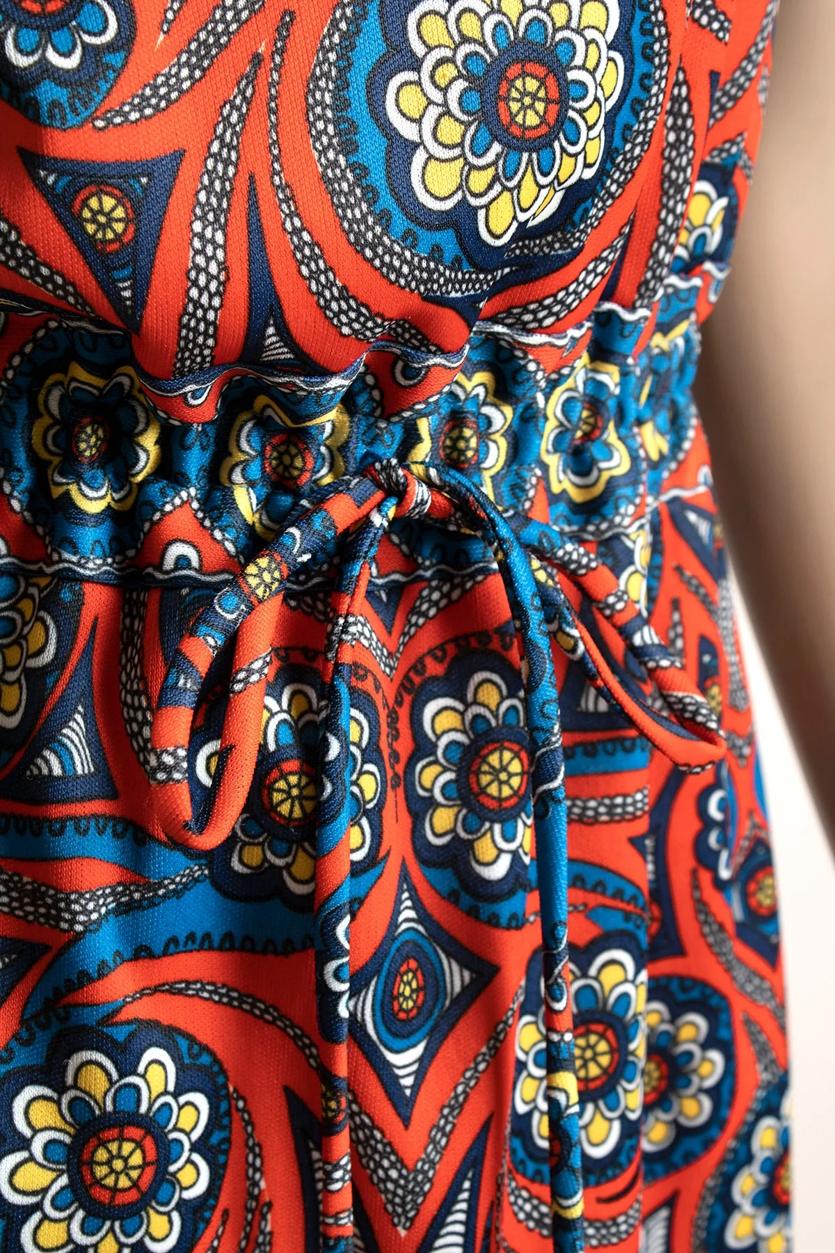 Vintage 60s Psychedelic Mini Dress Sleeveless Abstract Paisley Red and Blue Mod Mini with Drawstring Waist Pacemaker 60s Small - Image 7