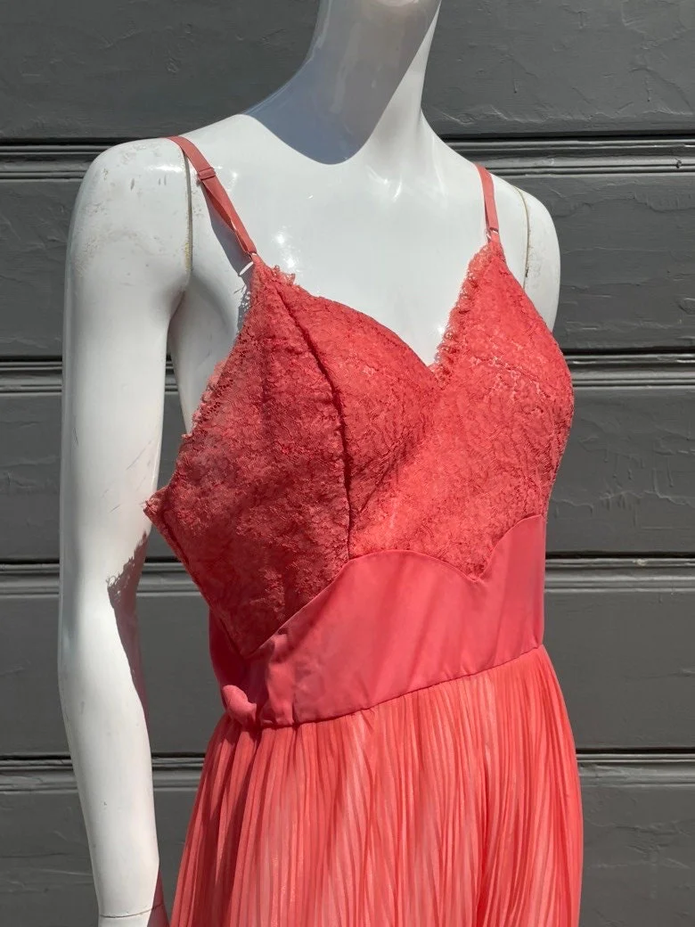 Vintage 60s Slip Dress Seamprufe Nylon Size Average 38 Lace Top Pleated Skirt Vintage Lingerie - Image 7