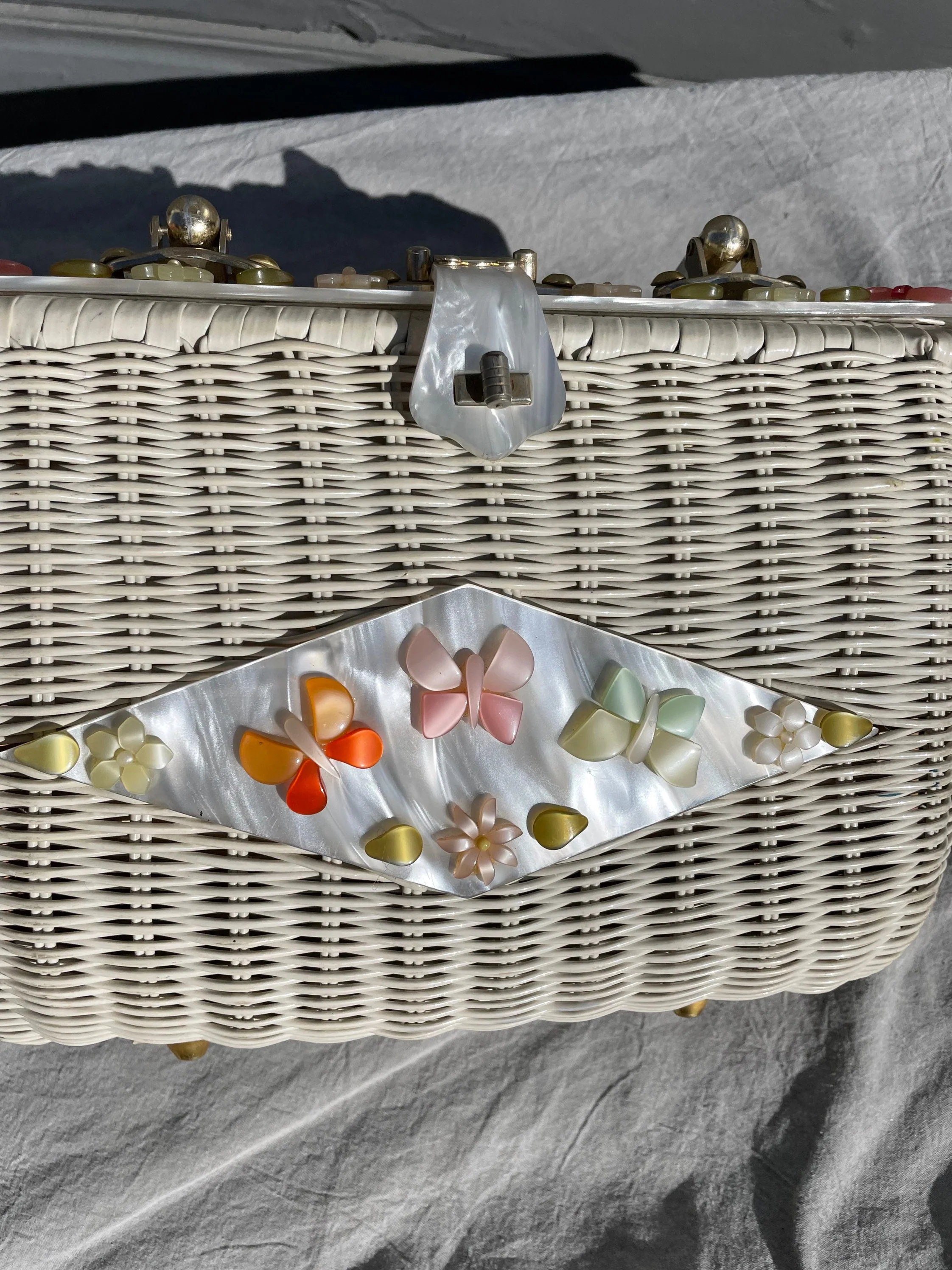 Vintage 60s Wicker Tropical Miami Bag Hand Bag Purse Lucite Mop Plaque with Flowers and Butterflies - Image 9